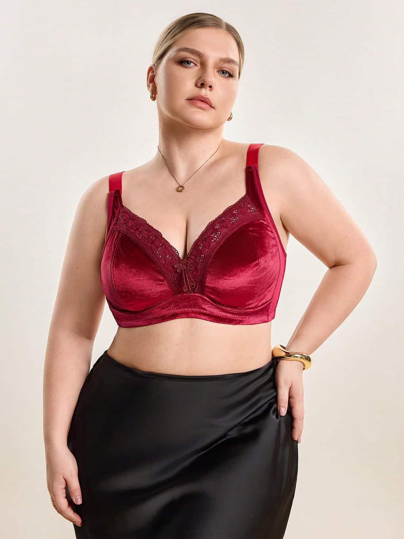 Hourtrue Plus Size Women Non-Wired Lace Patchwork Wireless Bra, Breathable Non-Slip, High Support, Adjustable Straps, Seamless, Suitable For Daily Wear