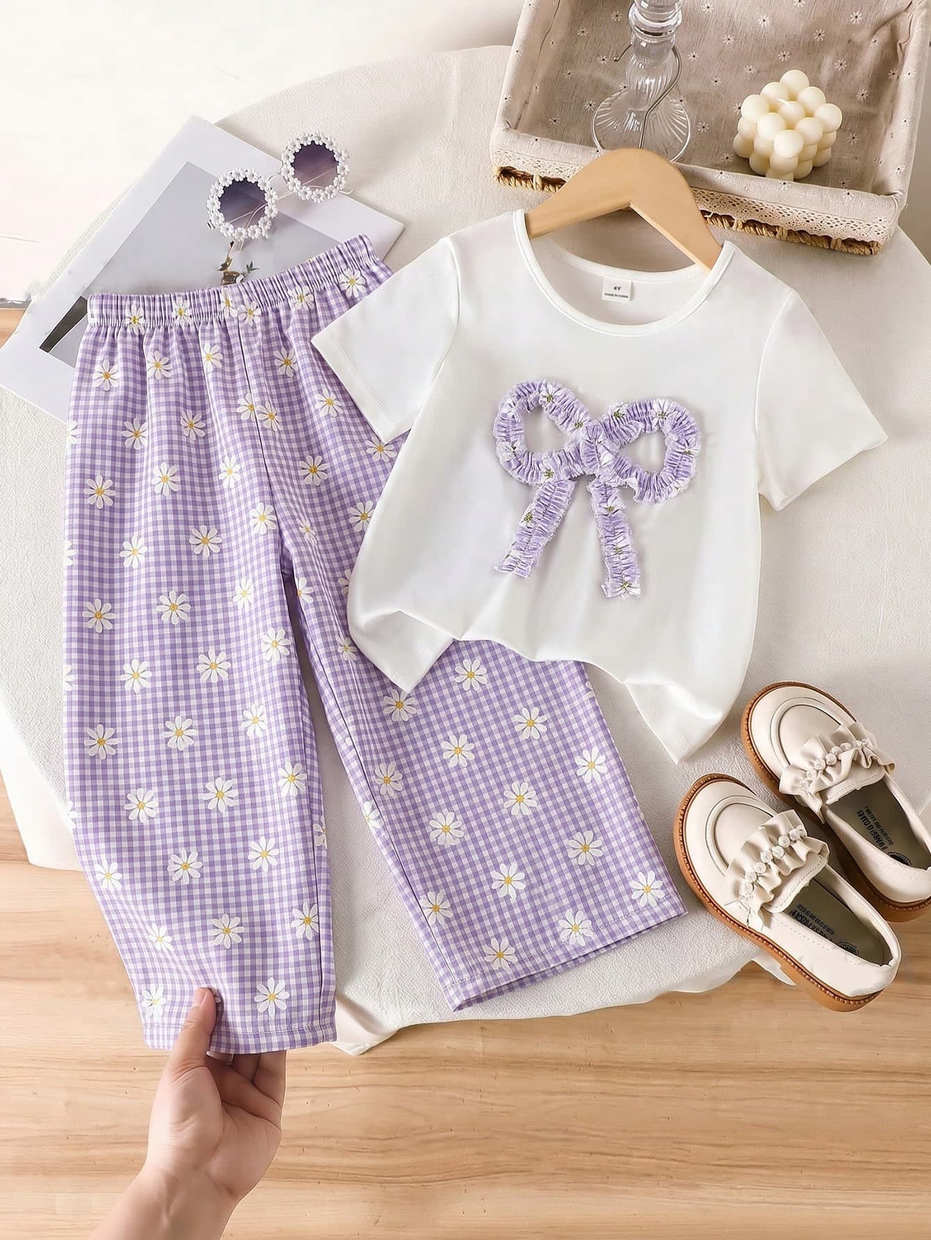 SHEIN Playful Pals Infant Girl Summer 2-Piece Set, Sweet Bow Short Sleeve T-Shirt Paired With Woven Daisy Plaid Long Pants, Fresh And Versatile, Comfortable, Suitable For Daily Play And Outdoor Photography, Soft And Cute, Designed Specifically For Infants And Toddlers Summer Casual Outfit