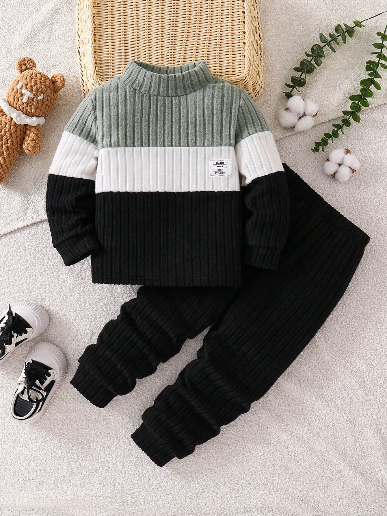 SHEIN Vintaside Kids Boys 2pcs Set Autumn/Winter Fuzzy Ribbed Texture Long Sleeve Mock Neck T-Shirt And Pants Outfit, Suitable For Daily Wear, Boys Outfit