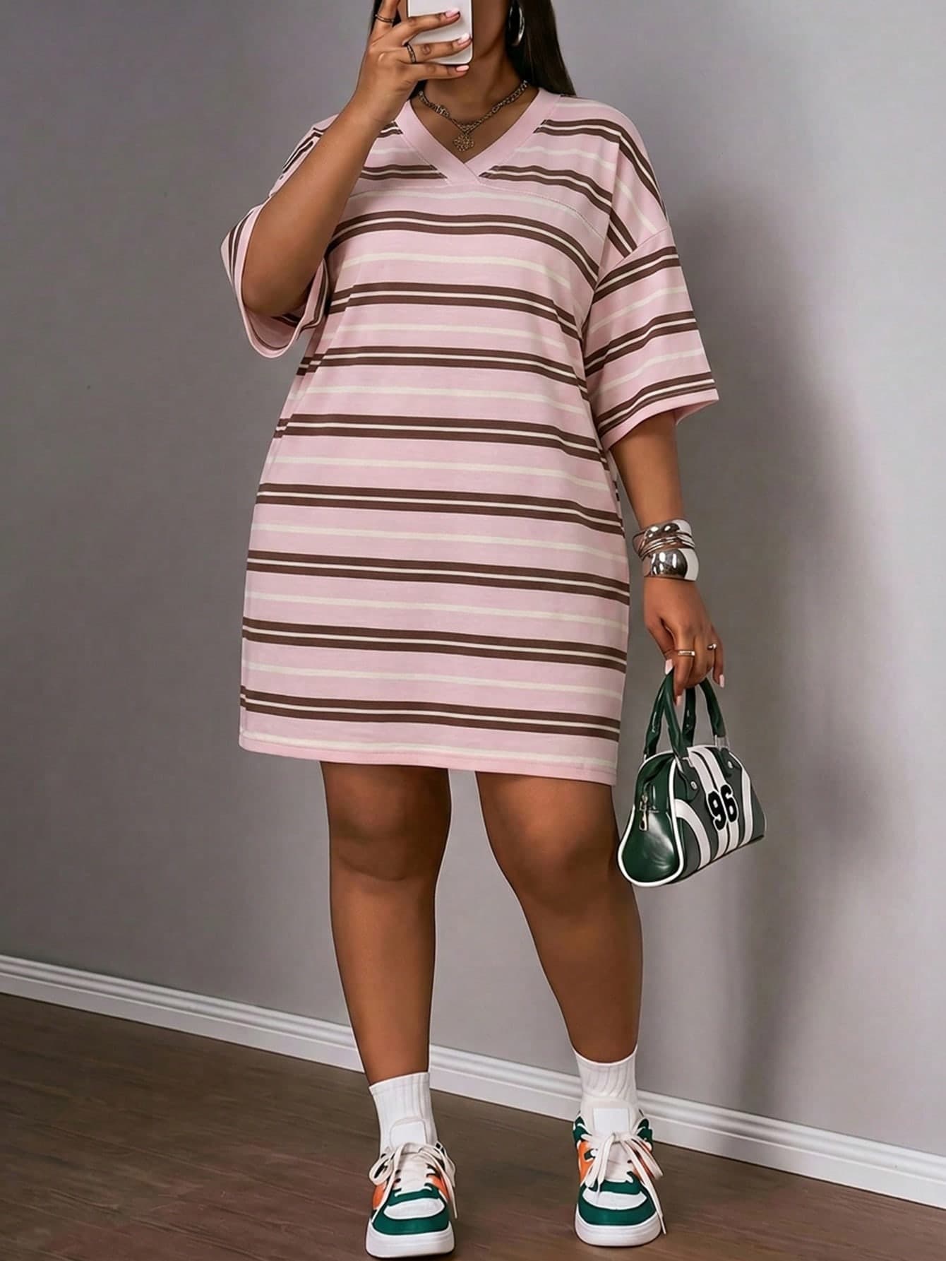 Slaydiva Plus Size Women's Short Sleeve Striped V-Neck Dropped Shoulder Dress