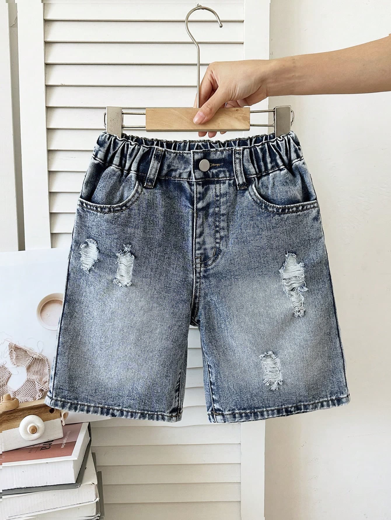 SHEIN Casuvi Kids Boys' Summer New Fashion Distressed All-Match Versatile Loose Straight Leg Comfortable Denim Shorts, SoftBermuda Shorts Suitable For Daily, Holiday, School, Festival And Casual Outings, Perfect Outdoor Outfit
