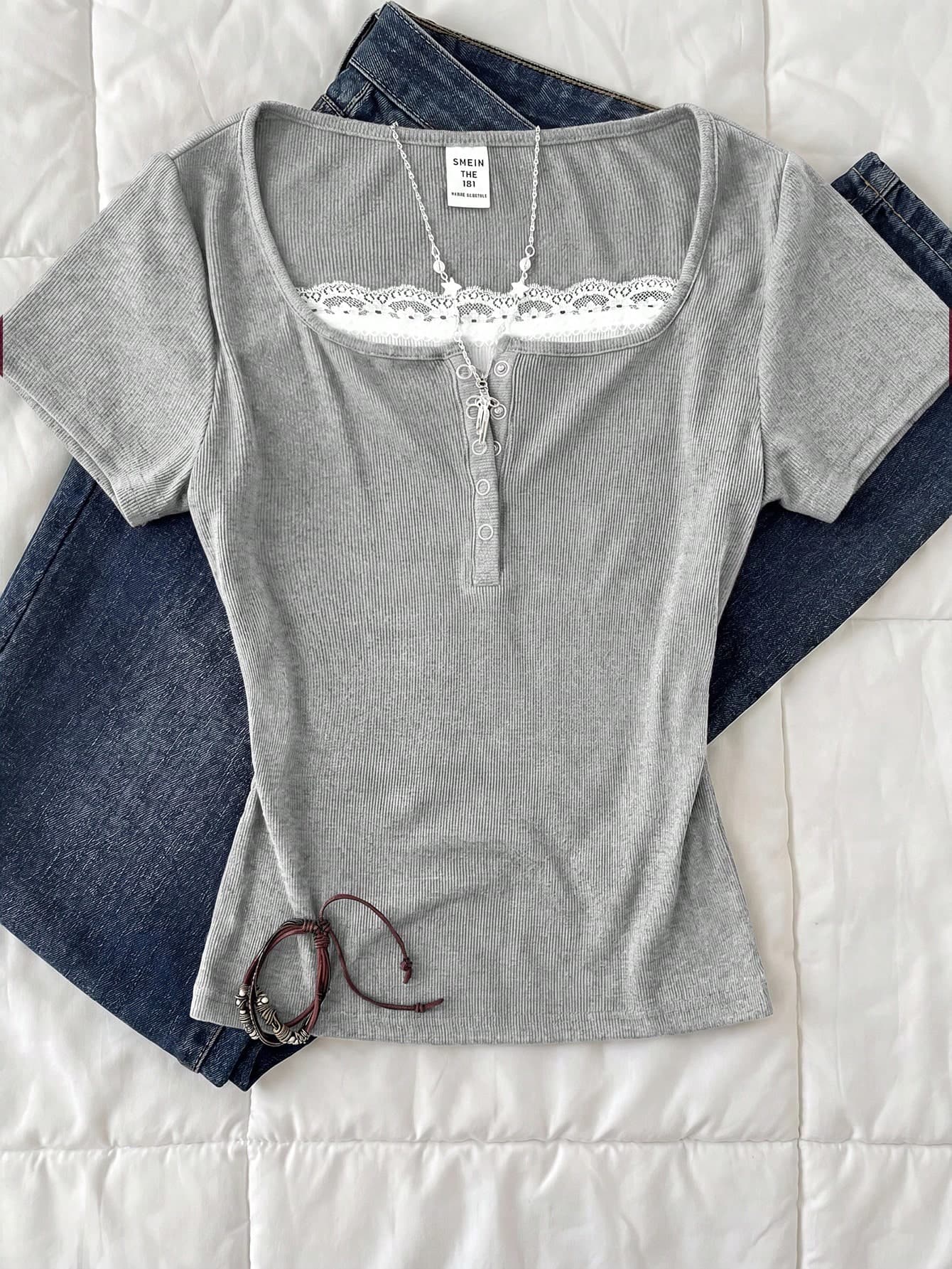 Tween Girl Tween Girls Grey Short Sleeve T-Shirt, Y2K Vintage Casual Girl Home Wear Lace Trim, Fitted Grey Polyester Short Sleeve T-Shirt, Hollow Neckline Design, Ruched Chest, Suitable For Daily Wear.