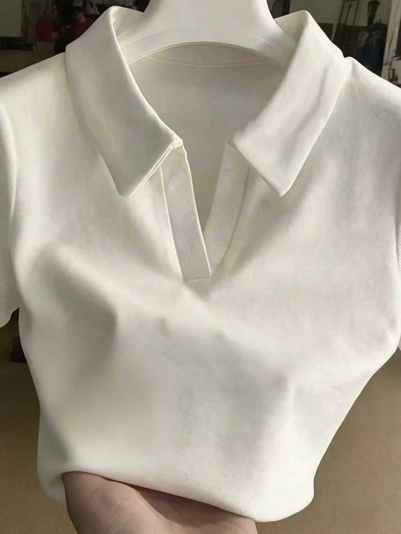 Resyla Women's Solid Color Collared Fitted Short Sleeve T-Shirt