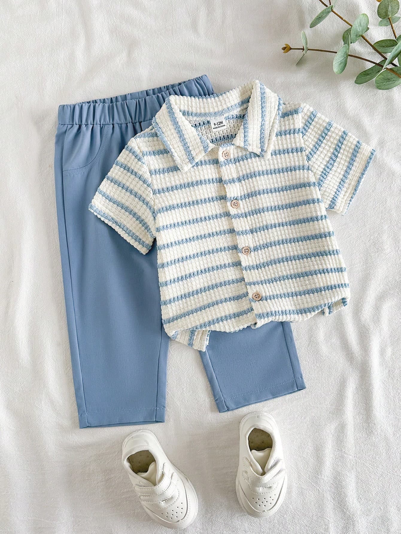 SHEIN Vintaside Kids Baby Boy Summer Versatile Casual Turn-Down Collar Short Sleeve Simple Shirt And Fashionable Long Pants Set, Suitable For Daily Wear, Family Camping, Gatherings Or Shopping