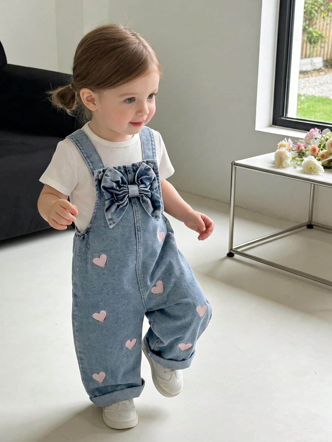 SHEIN Vintaside Kids Baby Girls Vintage Cute Style Denim Overalls, All-Season, Medium Blue Denim Color, 3D Bowknot & Pink Heart Embroidery Design, Loose Straight Leg Fit, Soft & Comfortable Fabric, Fashionable Versatile For School, Commute And Outdoor Wear