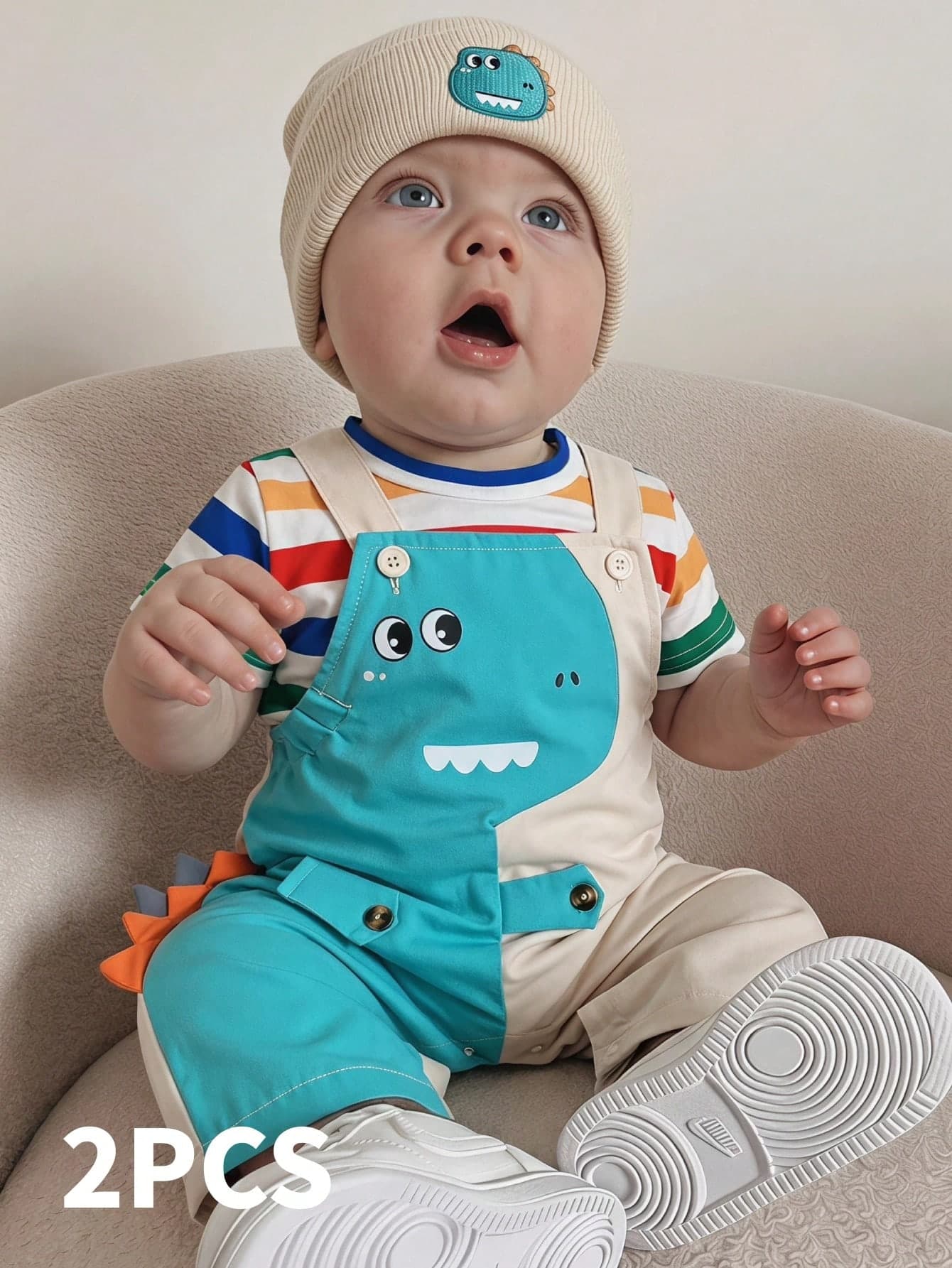 SHEIN Playful Pals Baby Boys Summer White & Orange Colorful Vibrant Dinosaur Print Striped T-Shirt & Suspenders Shorts Set, Loose Comfortable Fit, Suitable For Daily Outings, School Activities, Family Gatherings, Outdoor Play, And Photos