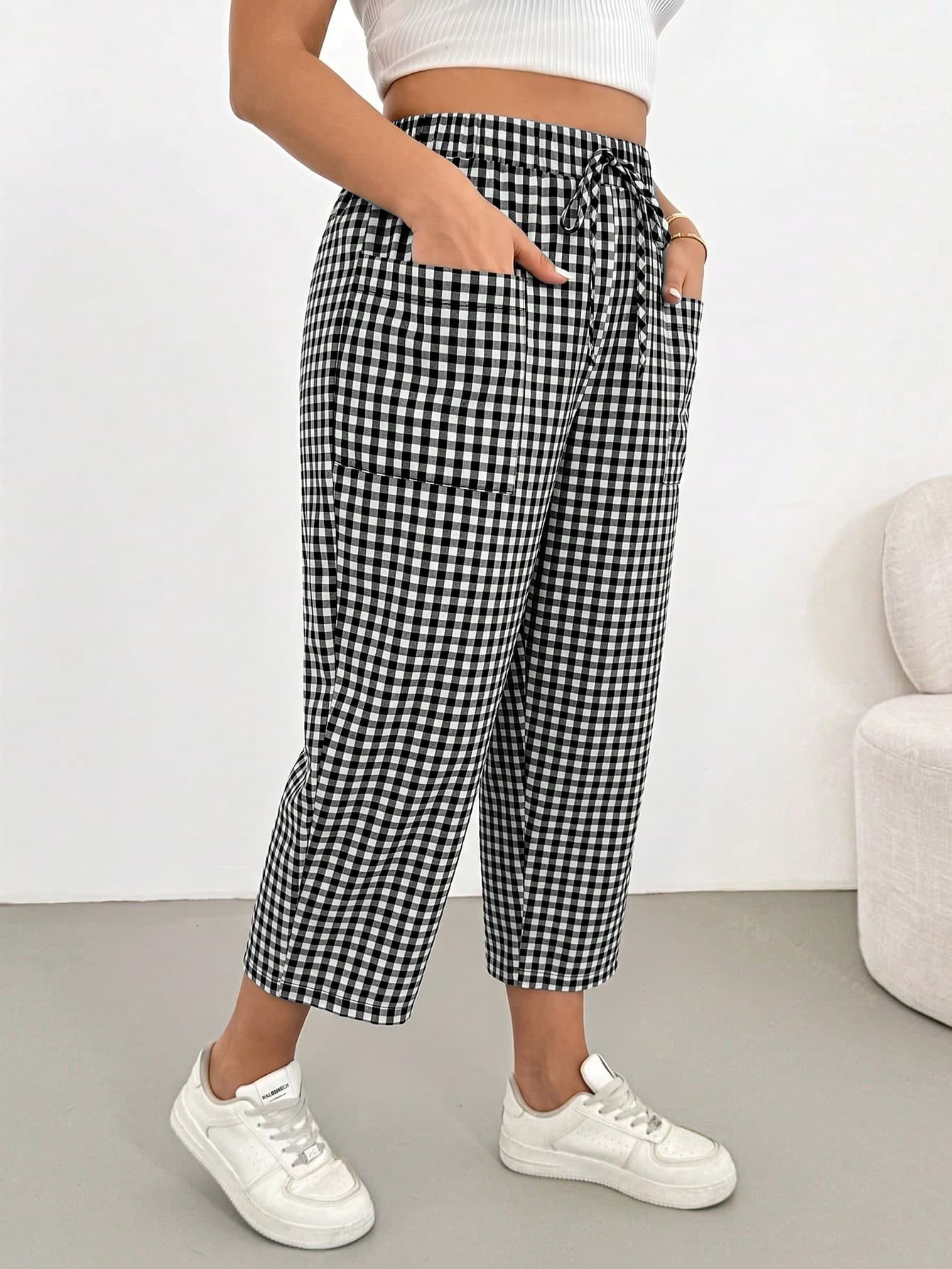 SHEIN Essnce Plus Size Women's Spring/Summer Fashion Casual Loose Comfortable Daily All-Match Versatile Slimming Black & White Plaid Elastic Waist Big Pocket Tapered Pants, Outwear, Minimalist Style, Women's Bottoms, Plaid Loose Pants