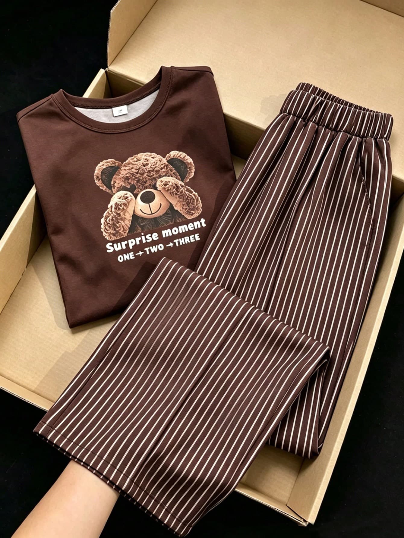 SHEIN Elladie kids 2pcs/Sets Young Girl Basic Casual Slouchy Solid Color Set, Horse Print, Asymmetric Hem, Side Ruched Design, Round Neck Short Sleeve T-Shirt, Paired With Yellow Striped Textured Fabric Straight Leg Pants Set, Suitable For Daily/Outing Multiple Occasions, Spring/Summer/All Season Style, Toddle Girls Sets, Children Daily Comfortable Summer Outfit, Girls Outfits