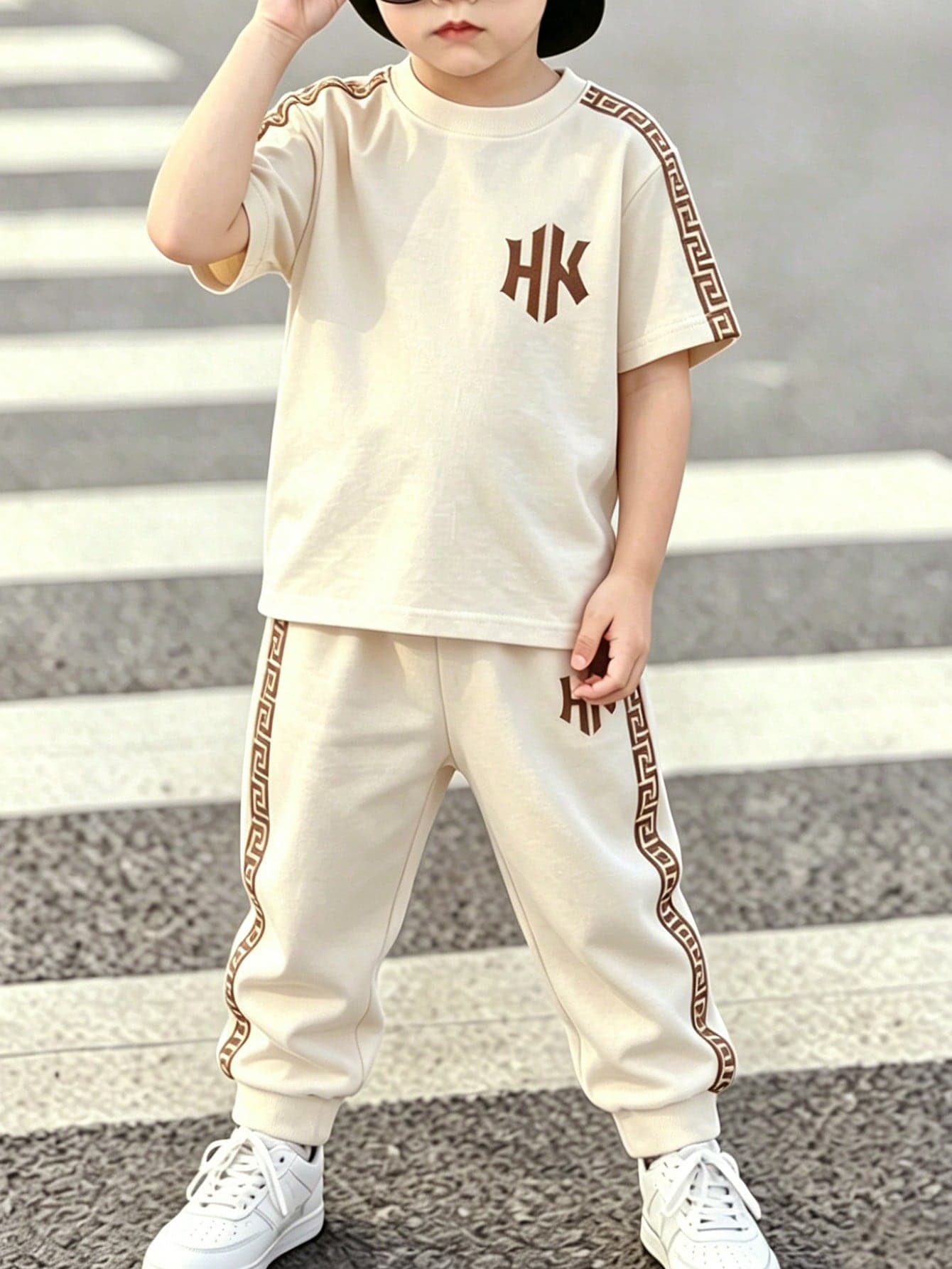 Young Boy Comfortable Crew Neck Short Sleeve T-Shirt & Sports Long Pants 2-Piece Set, Minimalist Style English Slogan Graphic, Suitable For Autumn/Winter/Spring, Easy And Comfortable, Great For Back To School, Parties, Outdoor Picnic, Street Photography, Campus, Holidays, Gift Use