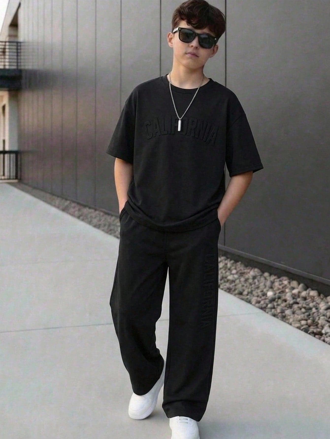SHEIN Kids 2pcs Teen Boys' Casual 3D Letter Pattern Crew Neck Short Sleeve T-Shirt And Pants Set