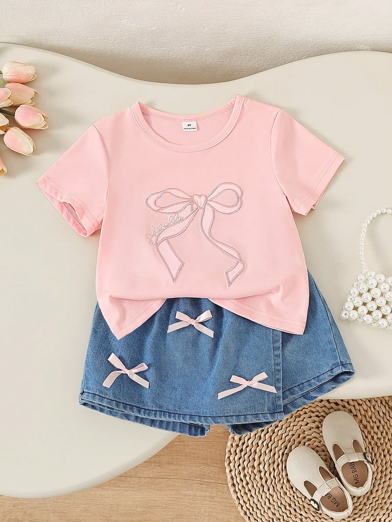 SHEIN Playful Pals 2pcs Young Girls Pink Bow Embroidered Elastic Round Neck Short Sleeve T-Shirt + Elastic Waist Washed Blue Denim Skirt Shorts Casual Cute Sweet Fashion Korean Style Outfit, Suitable For Summer Daily Wear, School, Shopping, Park Picnic, Amusement Park, Vacation And Other Occasions