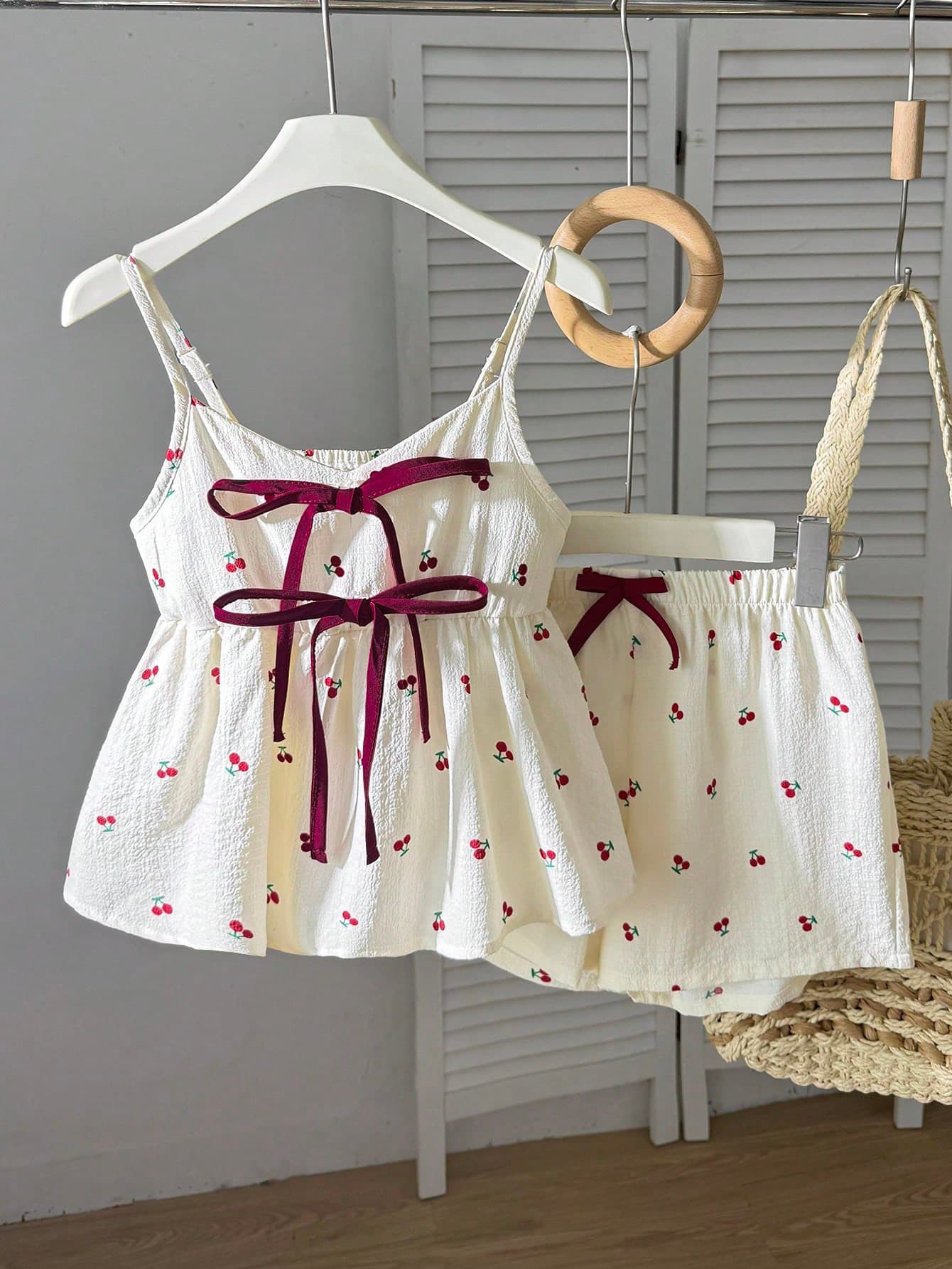 SHEIN Tween Girl Tween Girl 2-Piece Set Sleeveless Yellow Floral With Bow Decor, Elastic Waist Loose Casual Shorts, Summer Vacation School Outfit For Tween Girl