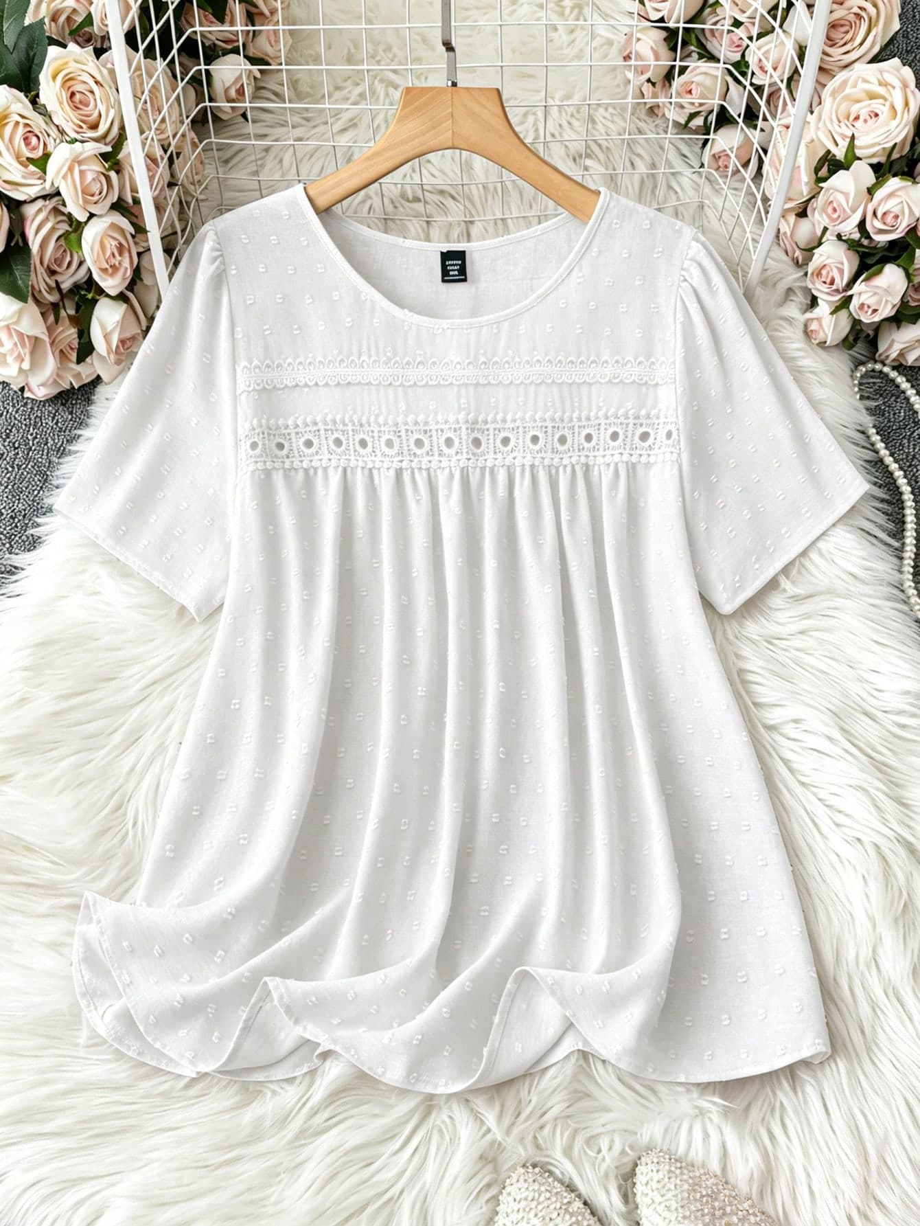EMERY ROSE Plus Size Women's Round Neck Short Sleeve Contrast Lace Casual Blouse