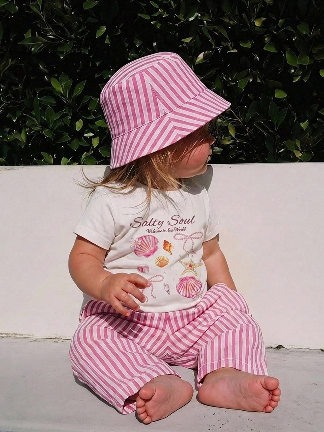 Emery Rose Kids Emery Rose Kids Baby Girl Bow Shell Print T-Shirt And Striped Pants Set
