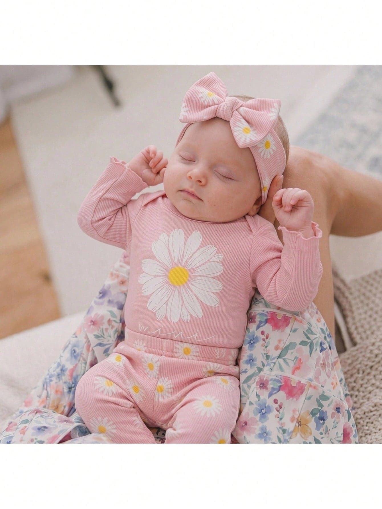 SHEIN Newborn Baby Girl Cute Casual Knit Pink Long Sleeve Top & Heart Pattern Elastic Waist Pants Homewear Set