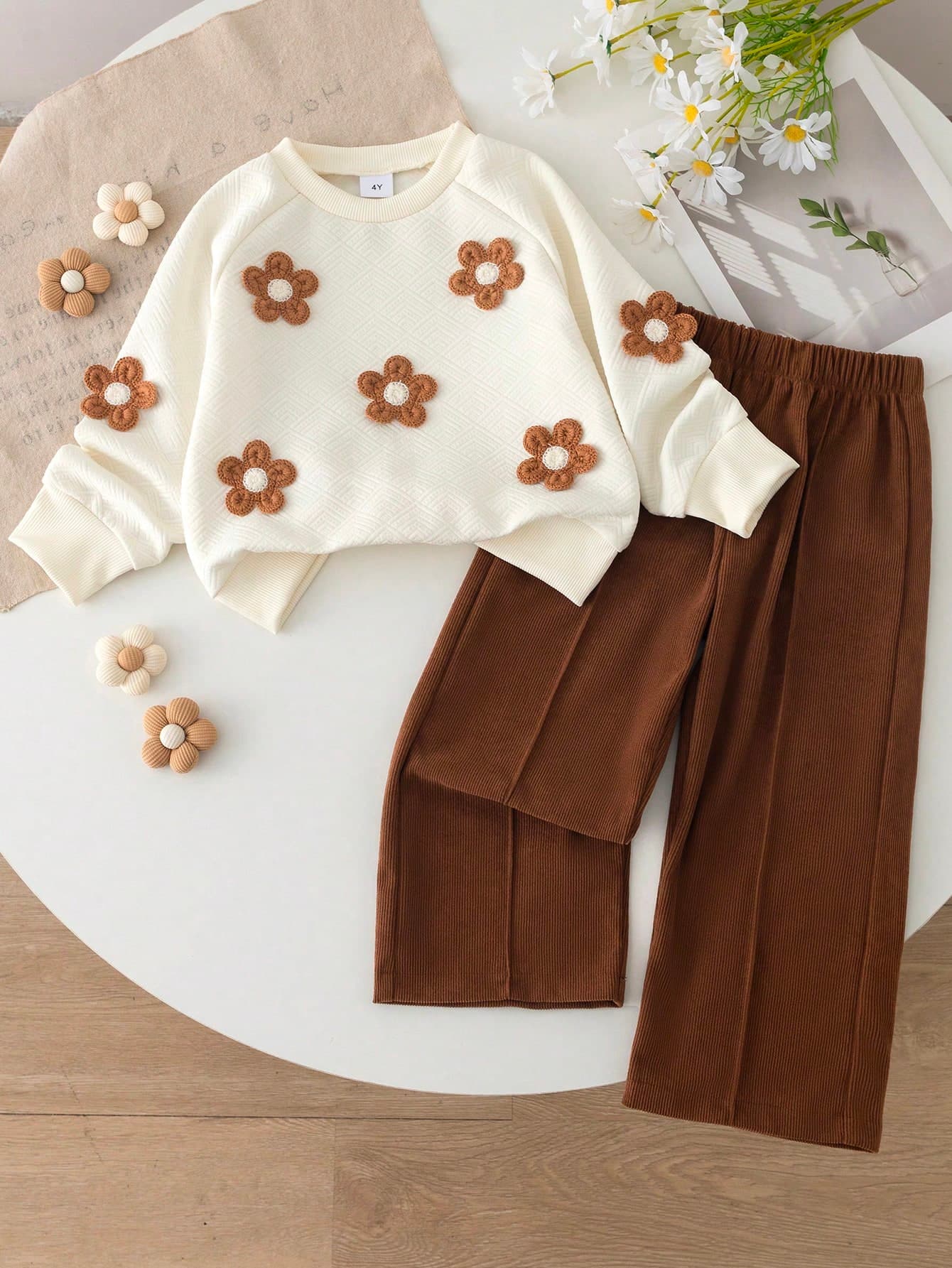 SHEIN Elladie kids Girls' Spring/Autumn Long Sleeve Crew Neck Raglan Sleeve 3D Handmade Crochet Coffee-Colored Corduroy Fabric Straight Leg Pants 2 Pieces Set, School