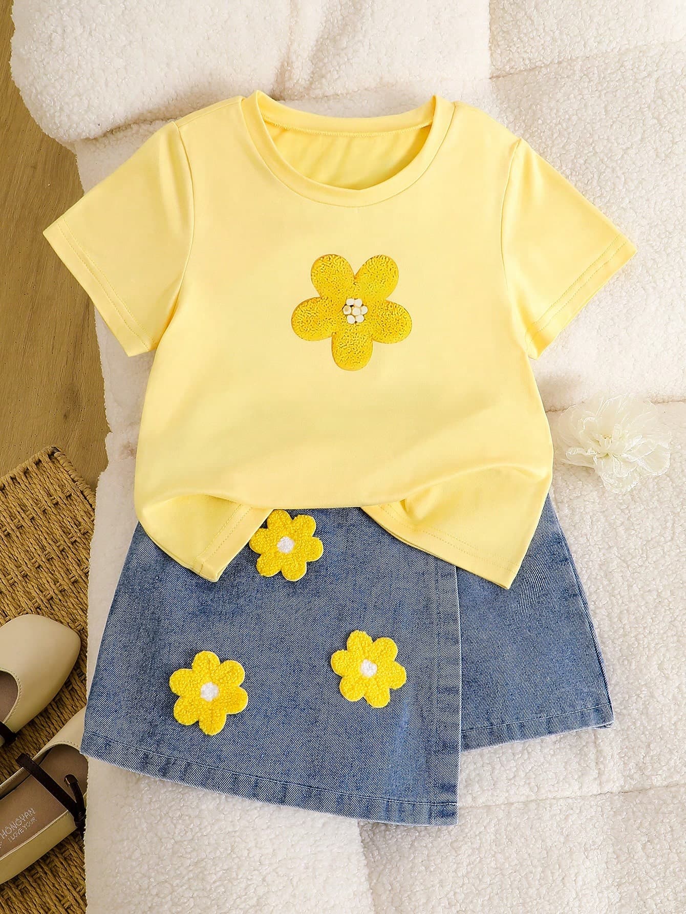 SHEIN Playful Pals Back To School Season Girls Toddler Casual Cute Round Neck Regular Shoulder Floral Print T-Shirt And Blue Flower Embroidered Denim Skirt Set
