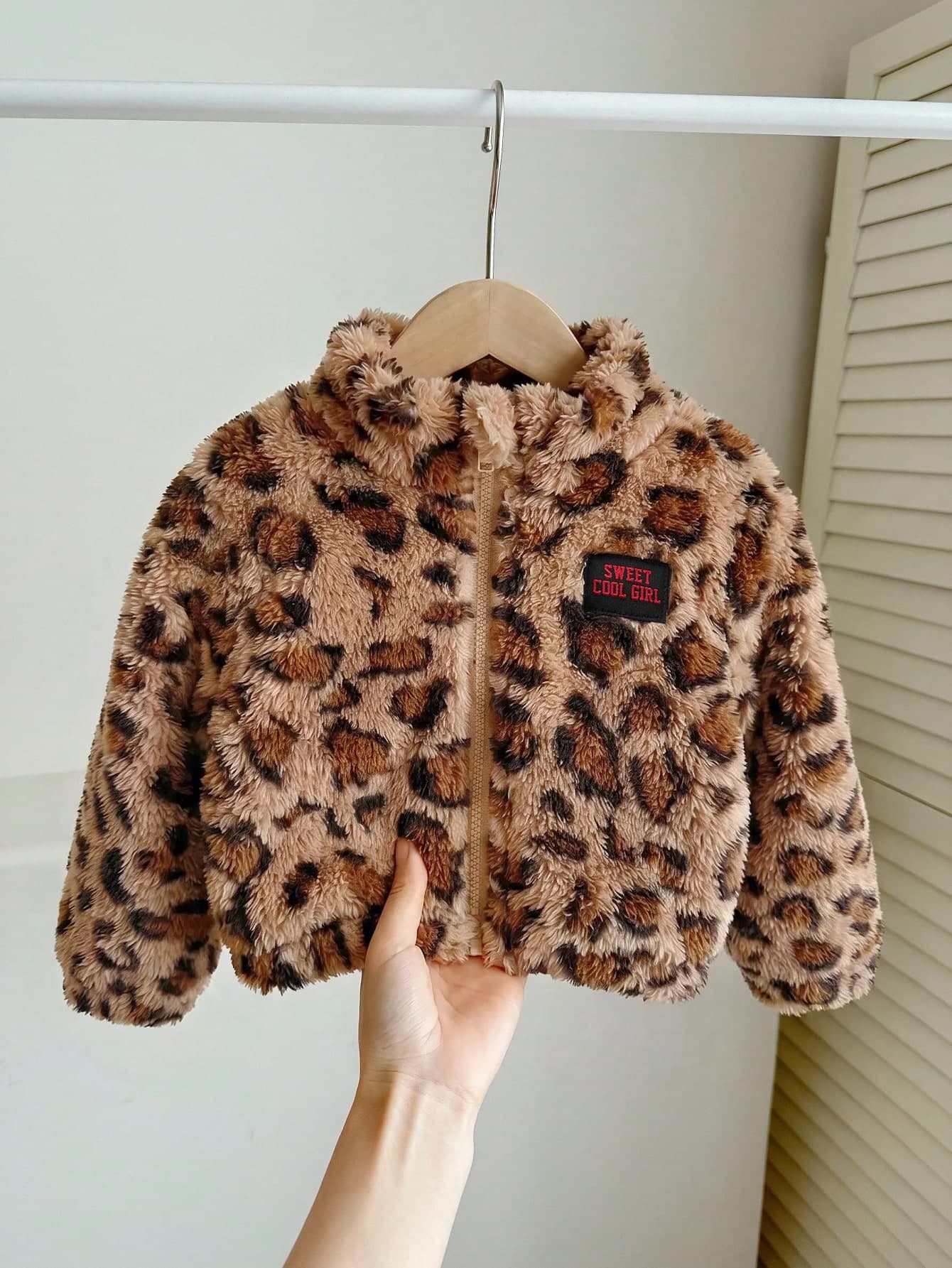 SHEIN LMoss Kids LMoss Baby Girl Cute Casual Plush Stand Collar Jacket Leopard Cute Brow Winter Warm Comfy Fluffy Versatile Street Wear Coat Zip Up