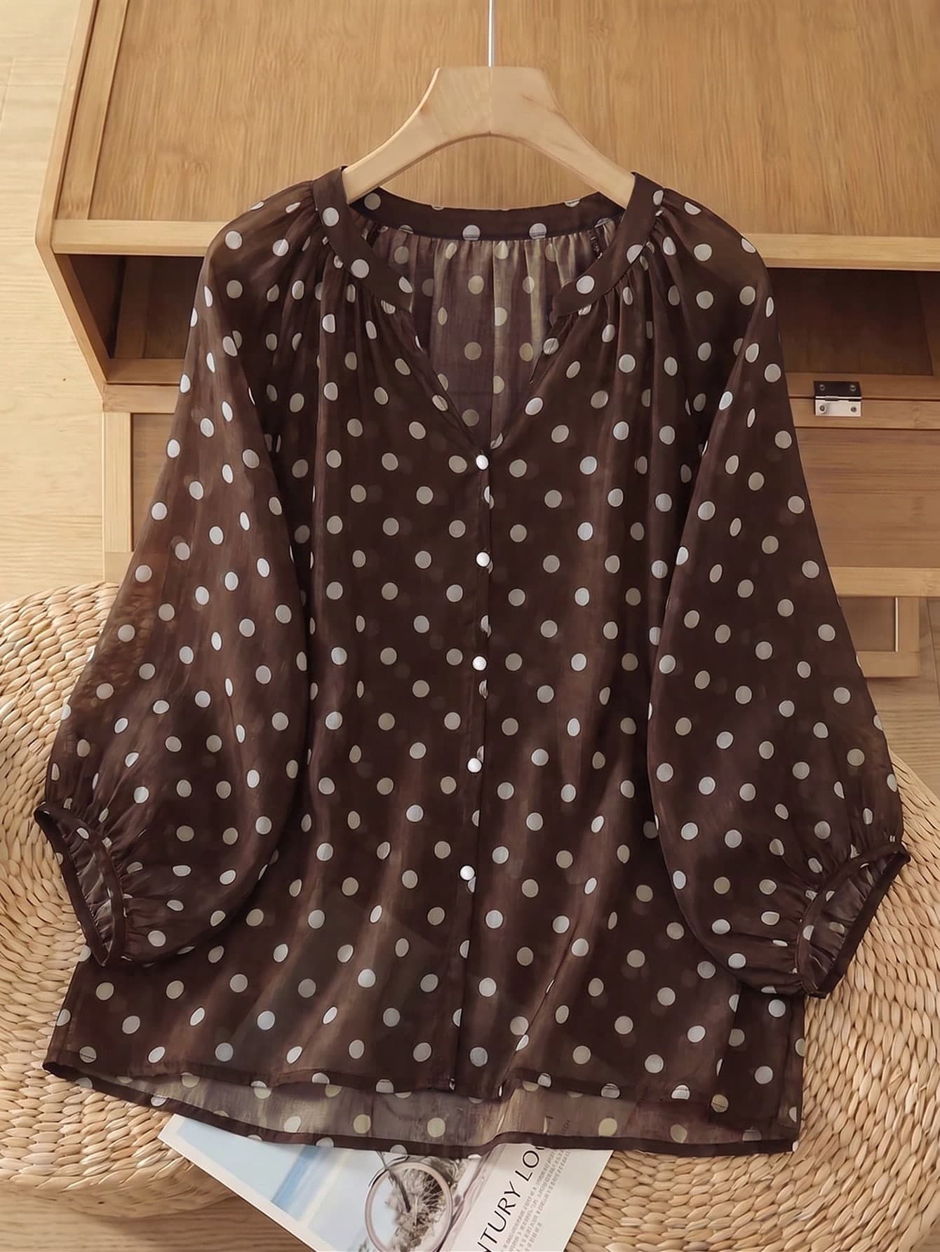 Linhara Vintage V-Neck Lantern Sleeve Vacation Style Loose Casual Plus Size Women's Shirt