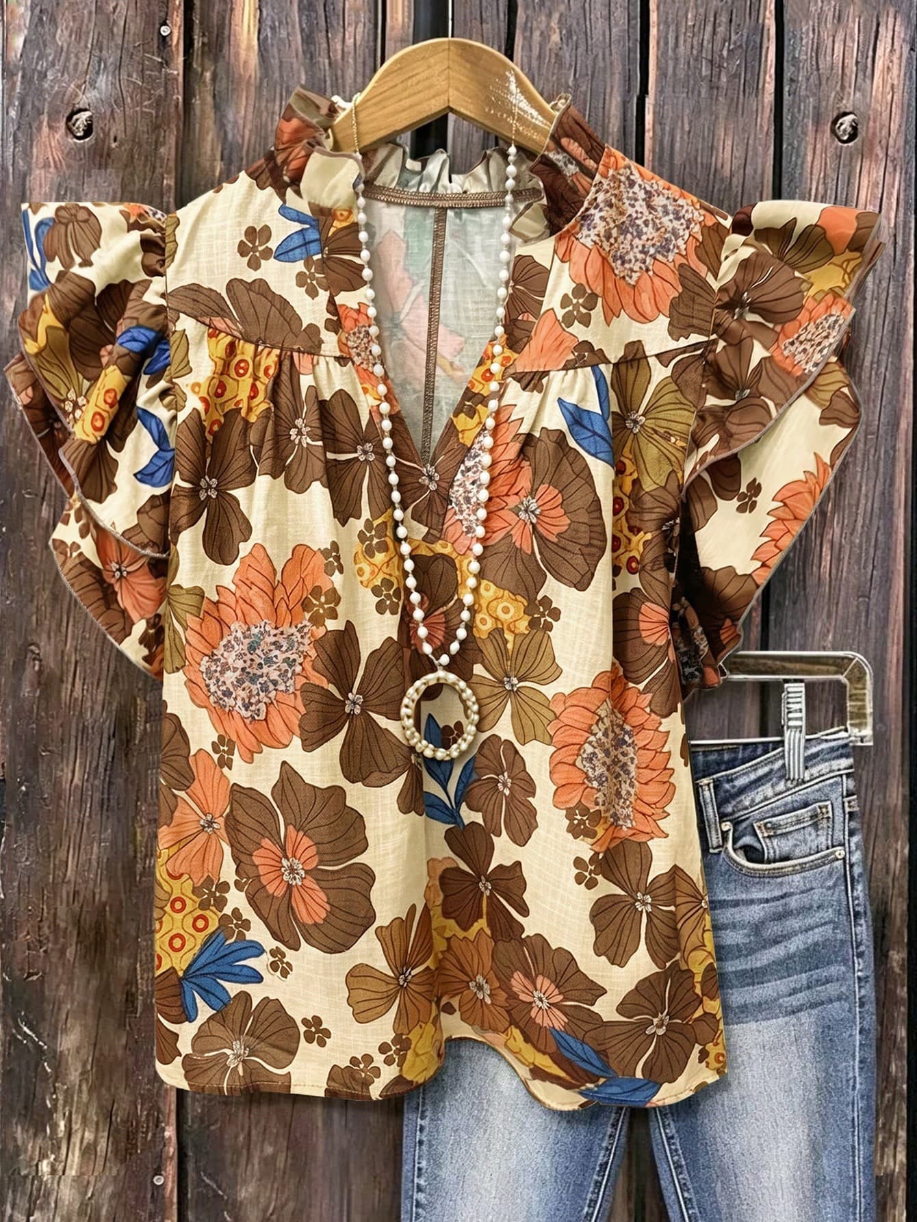 Linhara A Large-Sized Pleated V-Neck Floral Shirt With Flowing Sleeves, Perfect For Summer Vacations