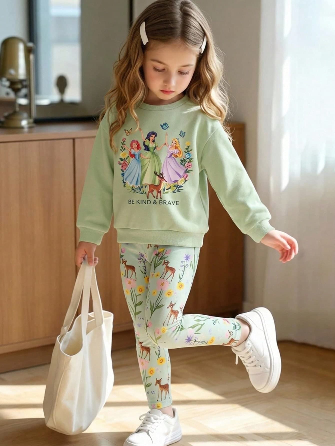 SHEIN Young Girl Young Girls Summer Squishy Cute Little Girl Print Sweatshirt Set, Versatile For Formal Occasions, Travel, Vacation, Streetwear, Suitable For Any Occasion, Sister Outfit, Parent-Child Matching, Cute Girl Outfit