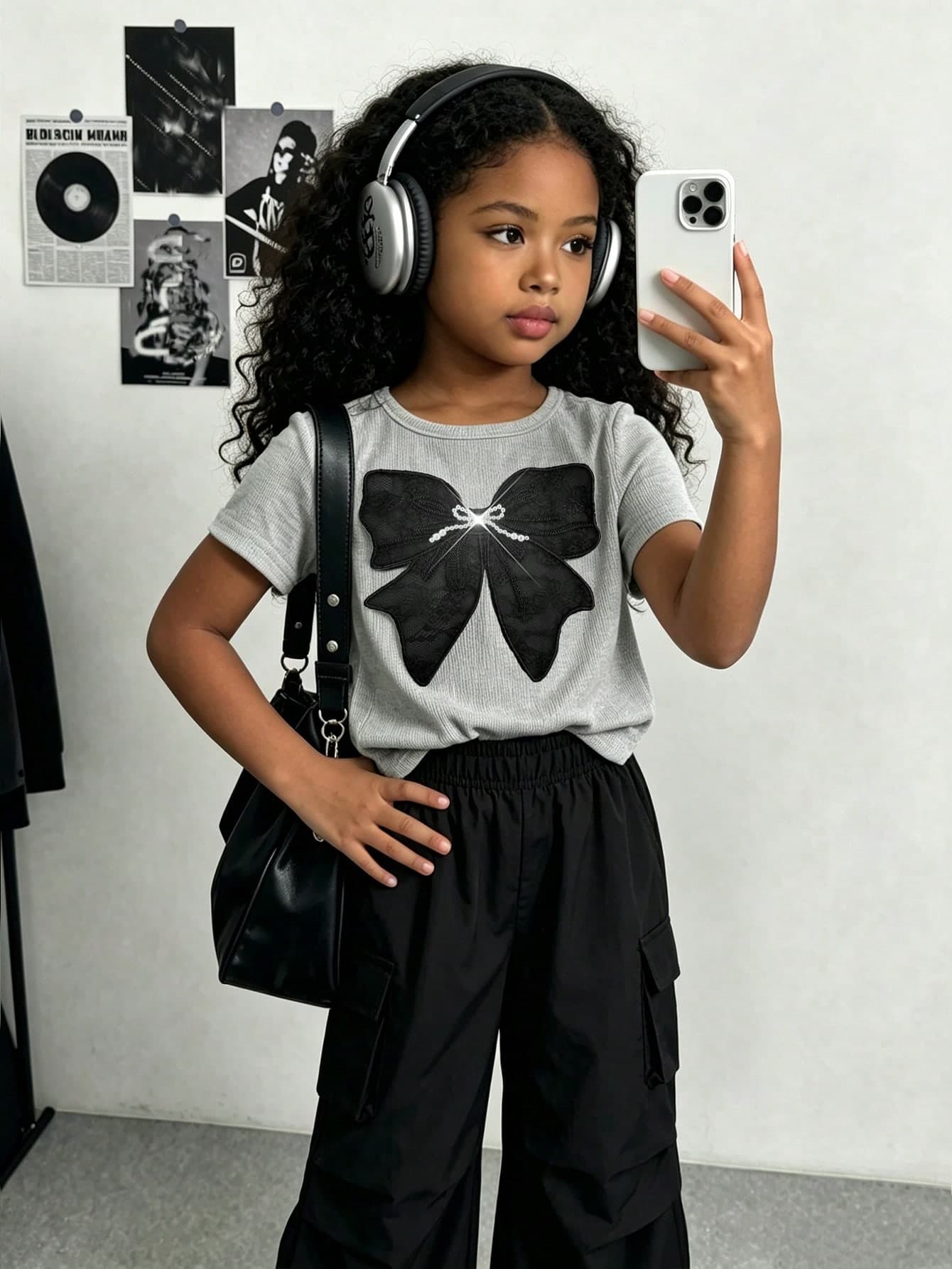 SHEIN Elladie kids 2pcs/Set Girls' White Short Sleeve Knit Top T-Shirt And Blue Sequin Bow Knit Cargo Pants, Fashionable Summer Outfit