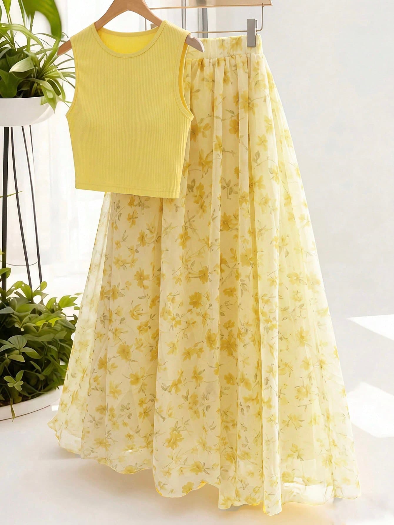 Qadelle Casual Elegant Yellow Floral Print Camisole And Skirt Set