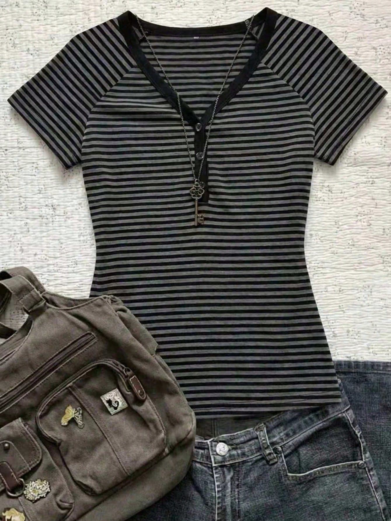 Sparklyn Retro European And American Y2K Style Striped Raglan-Sleeved T-Shirt For Teen Girls, New Summer Style, V-Neck, Button-Down