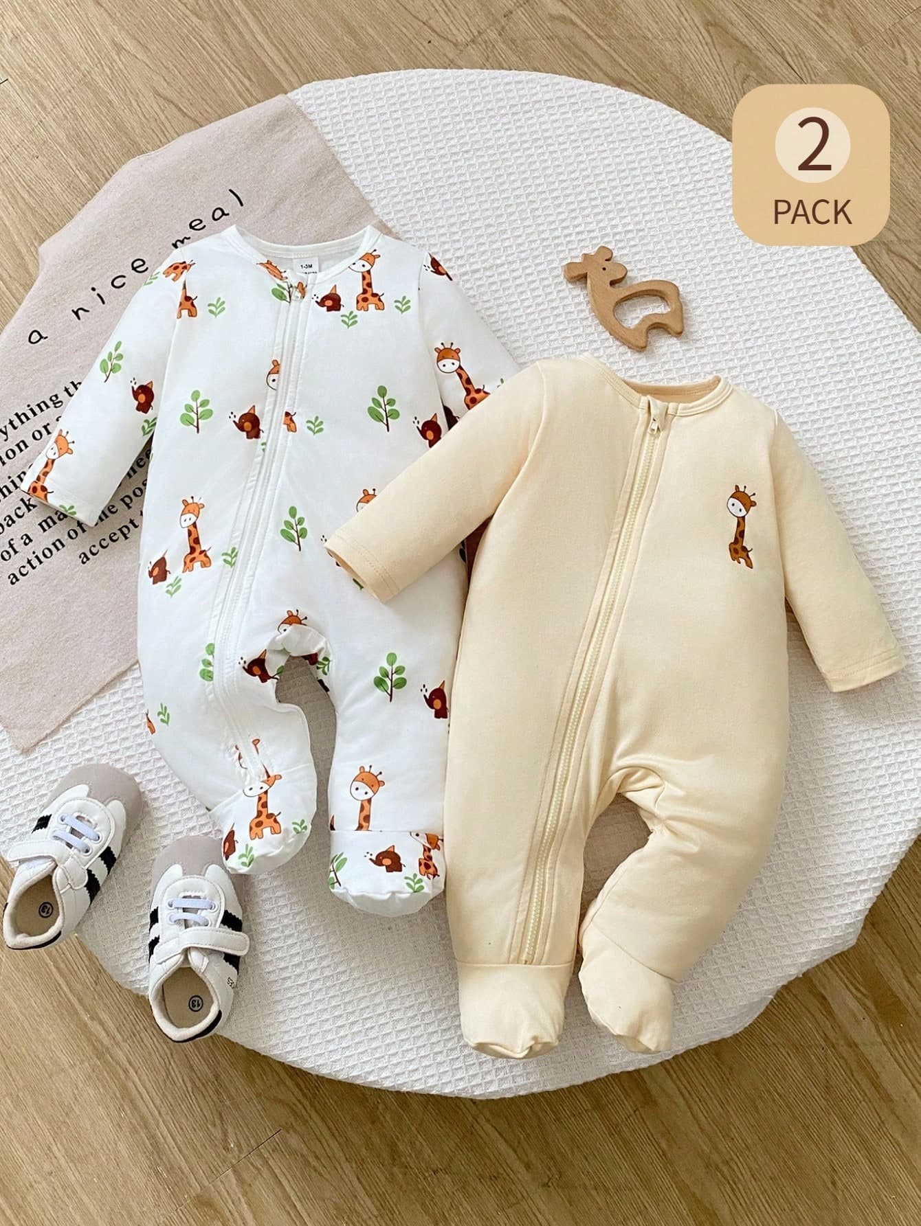 SHEIN 2pcs Baby Boys White & Yellow Cute Giraffe Print Crew Neck Long Sleeve Footed Rompers, Comfortable Versatile For Autumn/Winter Outings