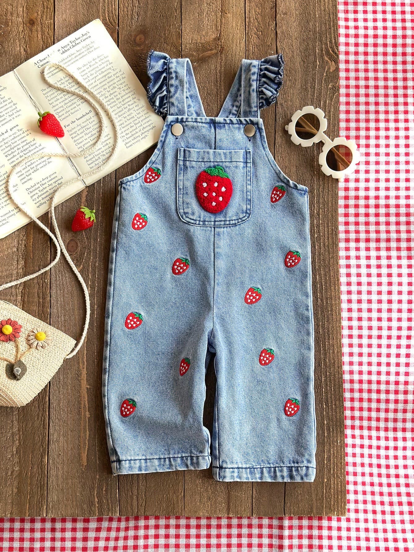 SHEIN Vintaside Kids 1pc Baby Girl Blue Denim Casual Cute Embroidered Floral Strap Denim Jumpsuit, Suitable For Outings And Parties