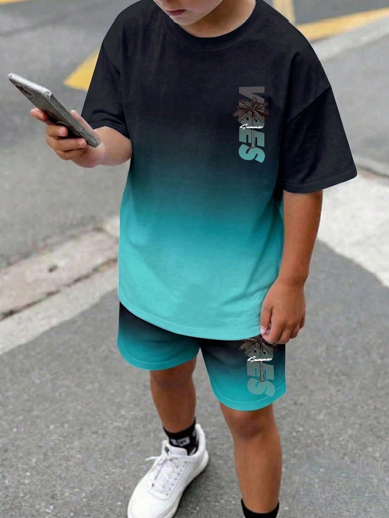 SHEIN Tween Boy Casual Comfortable Minimalist Round Neck Short Sleeve T-Shirt And Shorts Set