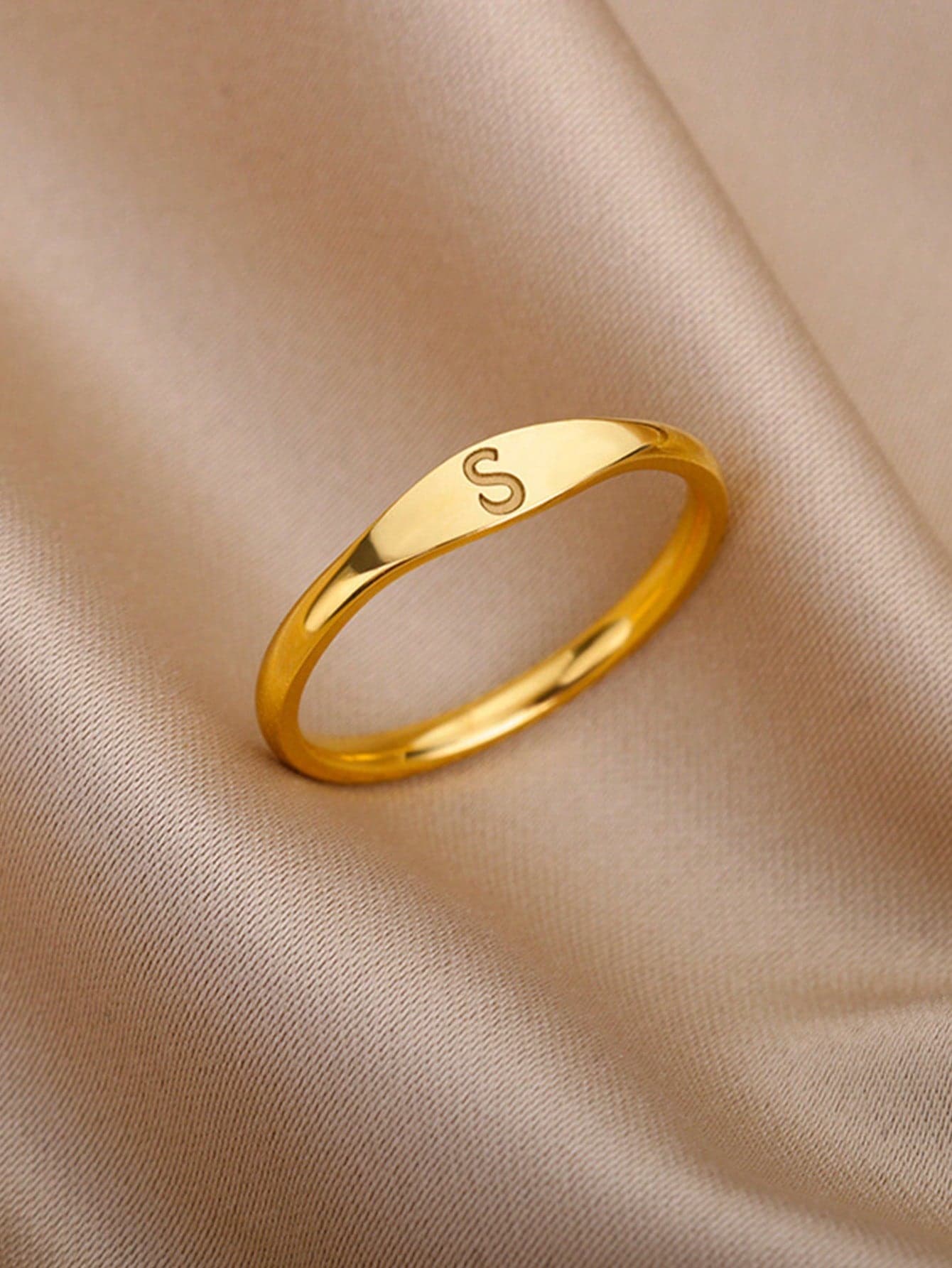 Tiny Initial Letter Stainless Steel Rings, 18K Gold-Plated Anti Fading Ring For Women, Minimalist Alphabet Wedding Golden Jewelry, Aesthetic Party Vacation Accessories, Christmas Gifts For Mom/Best Friends