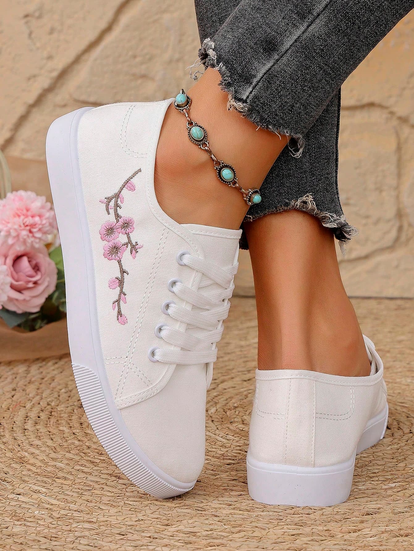 1 Pair Women's Lace-Up Canvas Sneakers With Embroidered Plum Blossom Pattern, Casual Outdoor Sports Skateboard Shoes