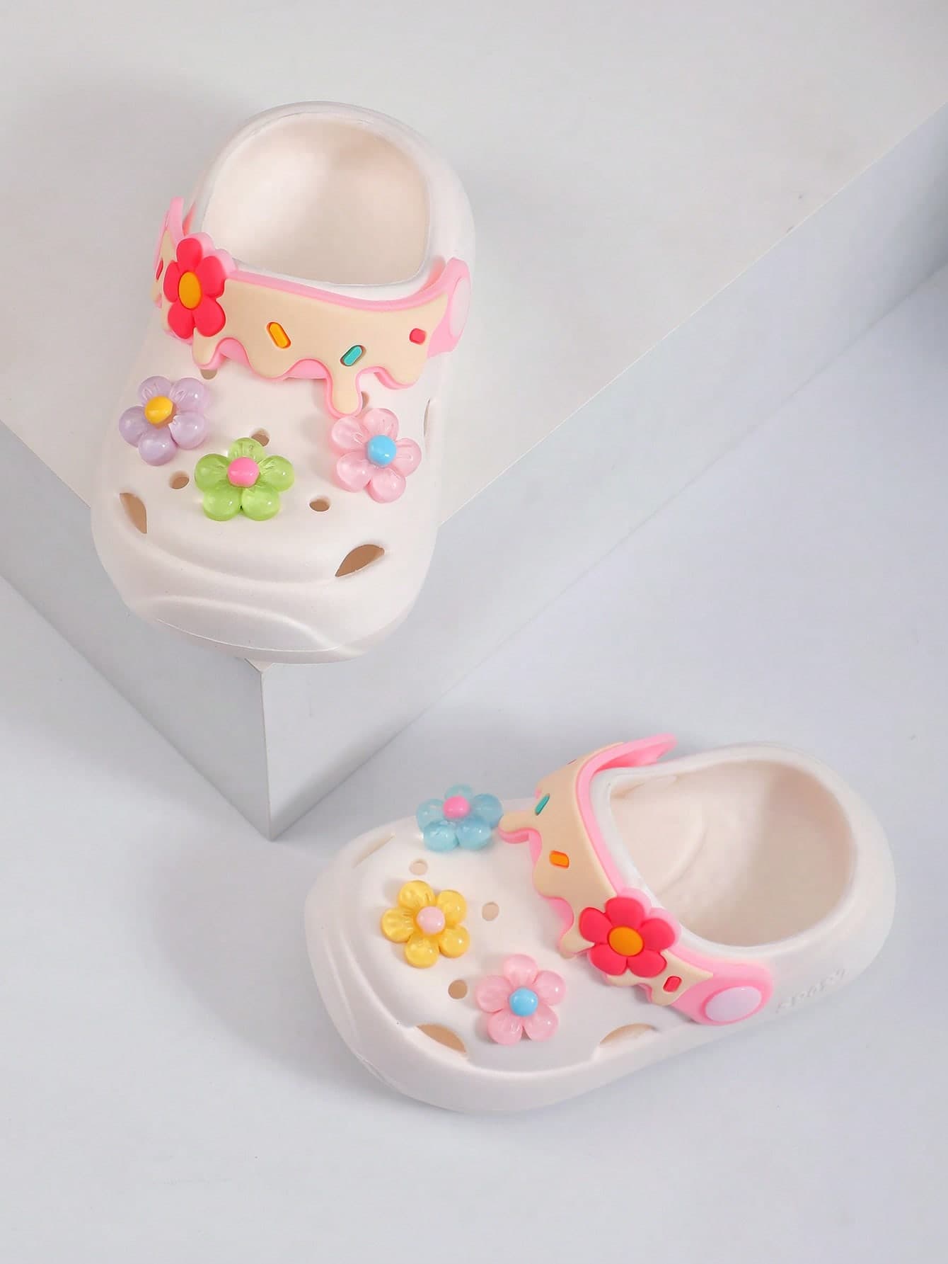 Children's Slippers Fashion Cute Flower Girl Sandals Breathable Non-Slip Indoor And Outdoor Garden Beach Slippers Outdoor Sports Tourism Holiday Street Beat Soft-Soled Baby Slippers.