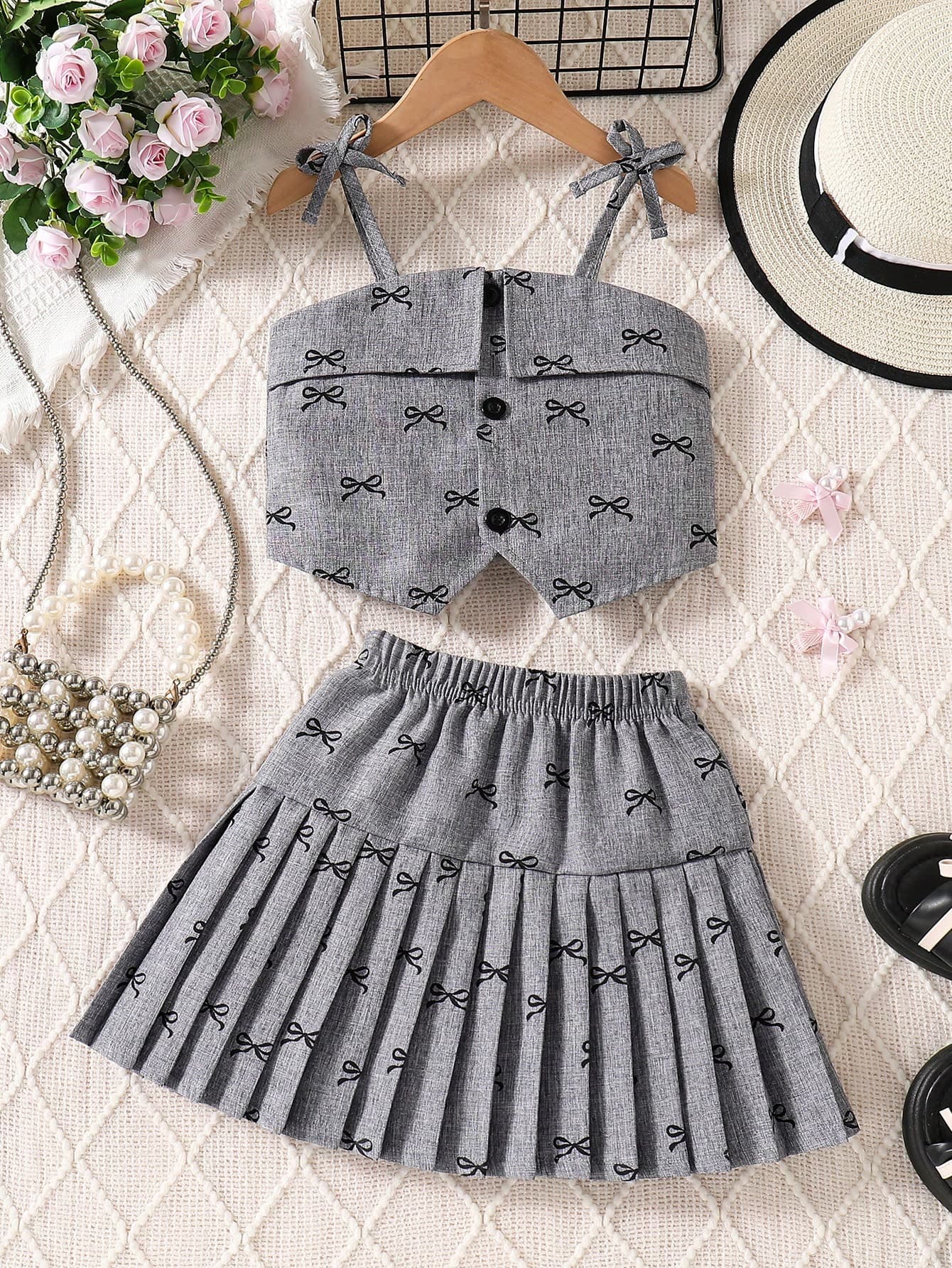 2pcs Young Girl Korean Style Bow Camisole Top + Pleated Skirt Set, Gray Elegant Design, Featuring Exquisite Bow Print, Suitable For Casual, School, Performance, Summer Outing, Bring Out A Sweet And High-End Look