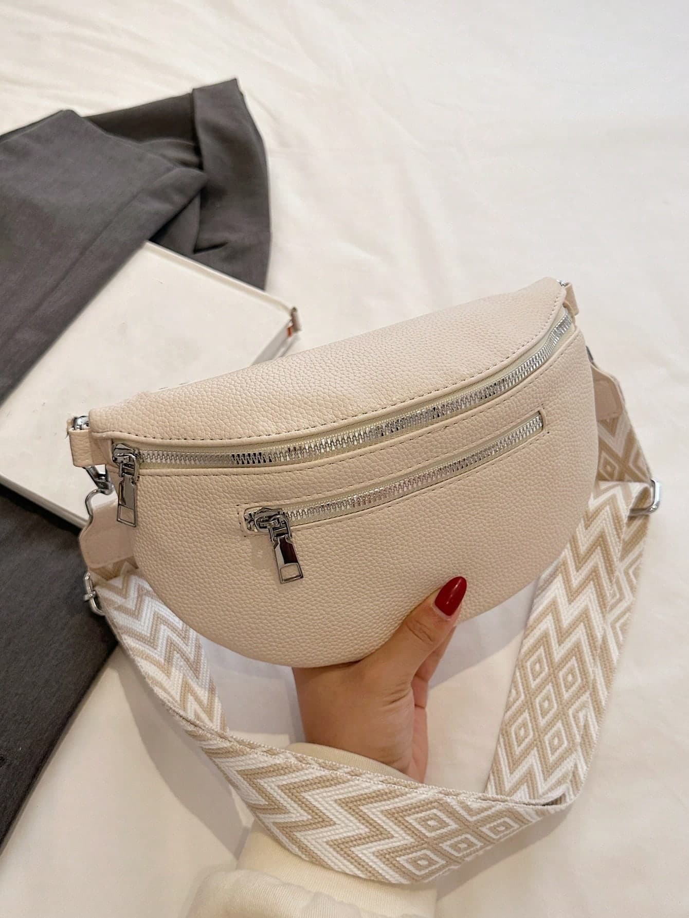 Women Solid Color PU Leather Waist Bag/Fanny Pack/Crossbody Bag, Vintage Fashion Chest Bag