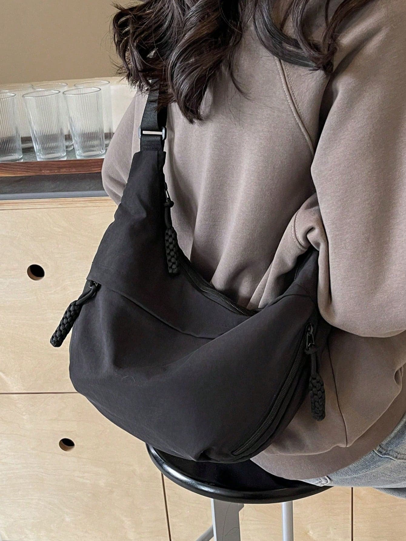 lulu kewen 1pc Fashion Colorful Nylon Waterproof Shoulder Bag, Minimalist Casual Preppy Design, Wide Shoulder Strap, Multi-Zipper Design, Suitable For Students, Women, Shopping, Travel, Vacation, Daily Use, Can Be Used As School Bag, Street Style, Sports Style, Travel Or Japanese Women's Bag. Unisex Sports Bag Crossbody Bag, Casual Dumpling Bag, Multi-Layer Shoulder Bag, Sports Style Men's Bag, Preppy Style Women's Bag Hobo Bag, Solid Color Half-Moon Underarm Bag, Lightweight Foldable Crossbody Bag,