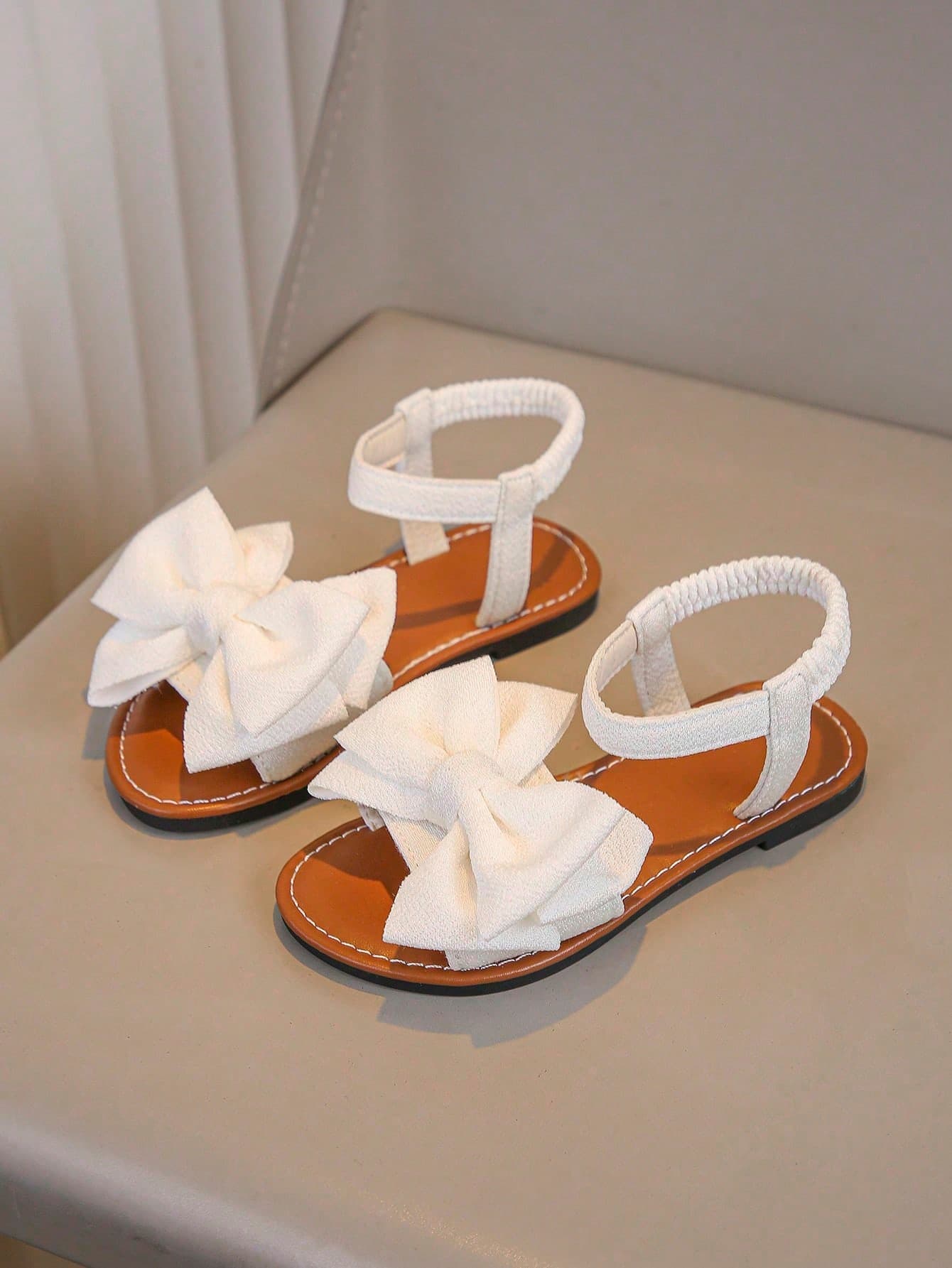 1 Pair Girls' Sandals, New Bowknot Princess Shoes, Elastic Band Design, Soft Bottom Casual Girls' Beach Shoes, Suitable For Summer Wear