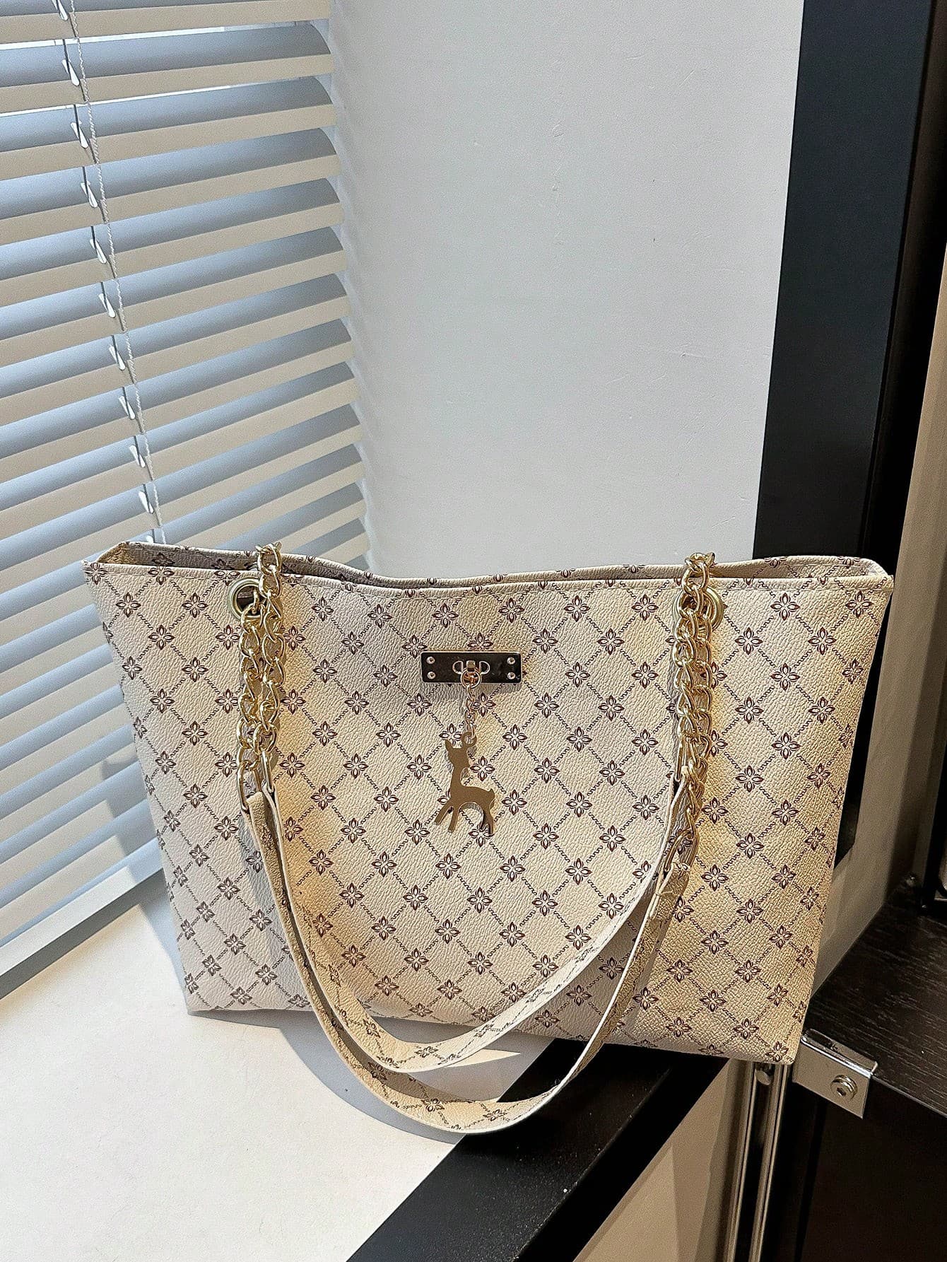 Large Capacity 2024 New Fashion Women's Handbag, Retro Chain Shoulder Tote Bag With Printed Pattern, Suitable For Commuting, Casual Outings And Shopping