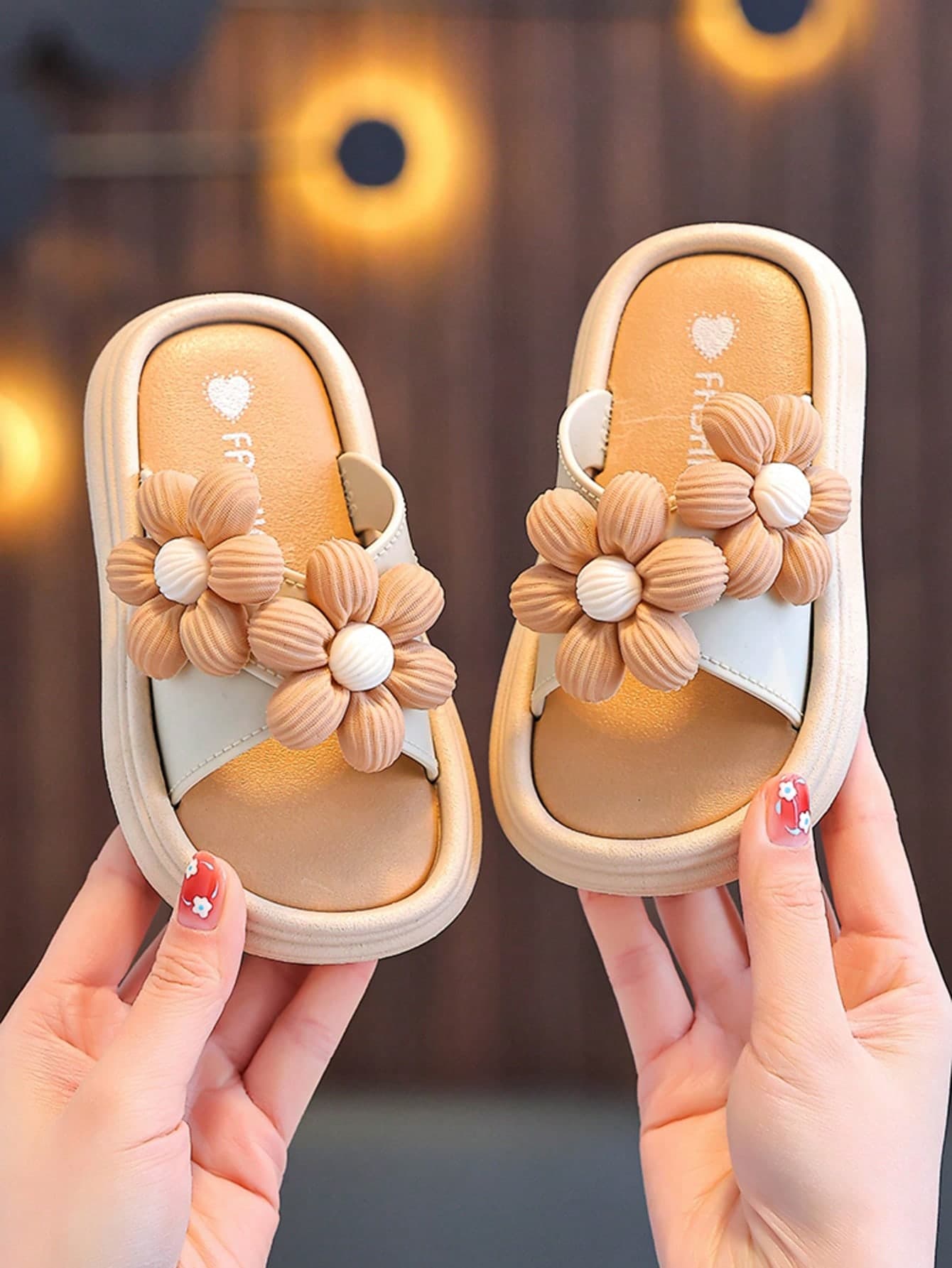 1 Pair Kids Non-Slip Floral Design Beach Sandals, Cute & Fashionable Soft Foam Slides, Suitable For Girls