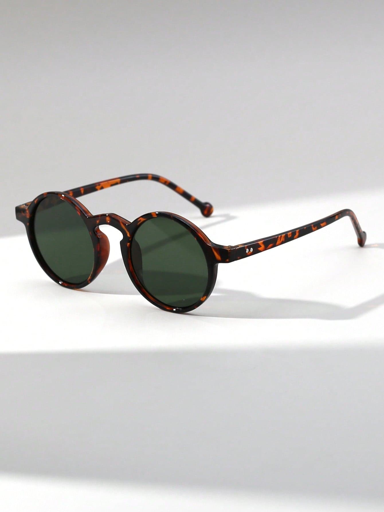 1pc Men's Retro Round Shape Fashion Glasses, Versatile Street Style Suitable For Runway, Beach, Fashion Styling, Anti-Wind