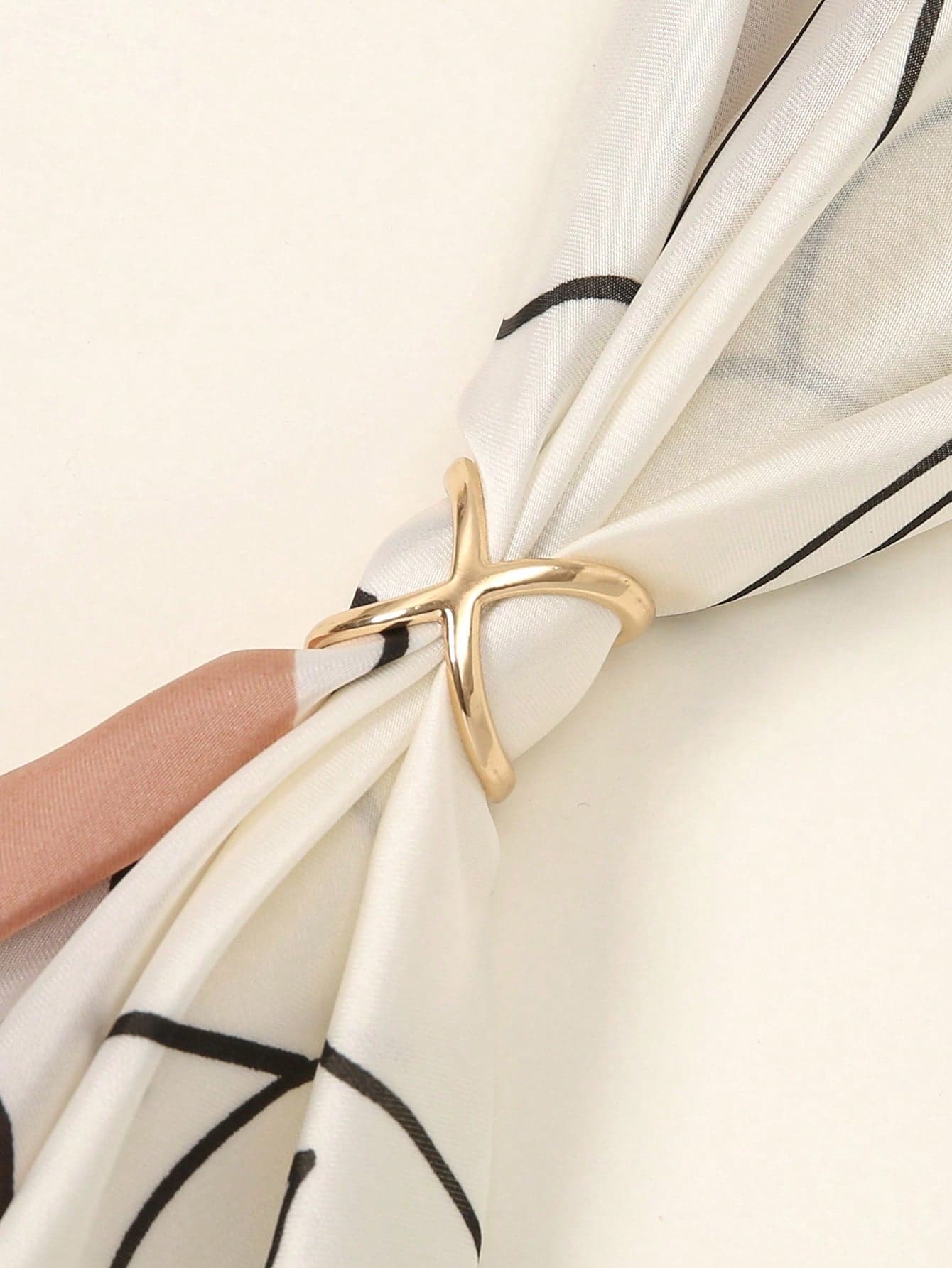 1pc Women's Fashionable Gold Cross Circle Ring, Can Be Used As Scarf/Shawl Clip For Daily Wear For Dress