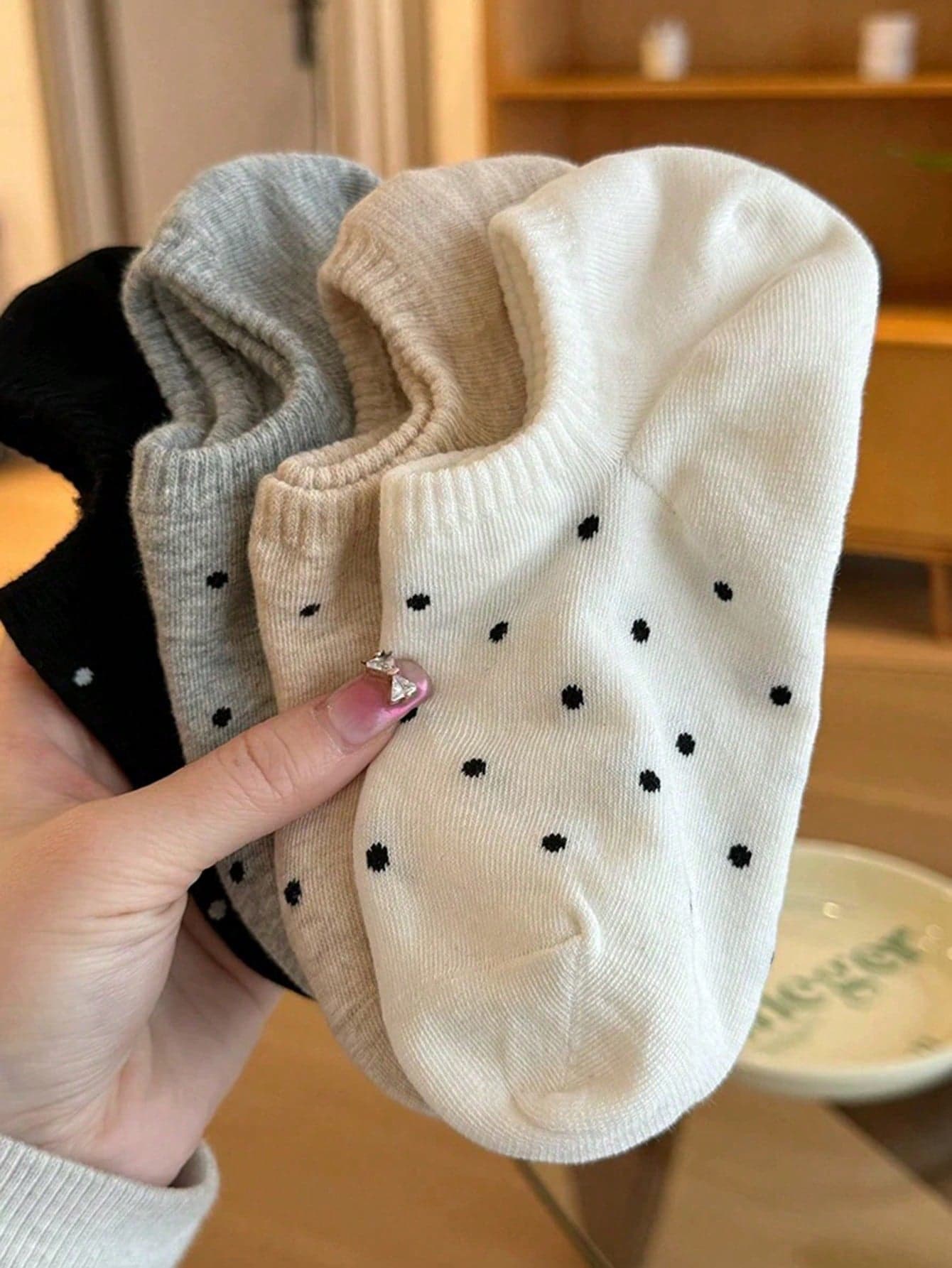 4 Pairs Women's Multi-Color Combination Pack, Black/White/Gray & Small Polka Dots, Versatile Spring/Summer Design, Knit Breathable Fabric, Stylish Japanese Fresh Invisible Boat Socks, Suitable For Home, Commuting, Party, Sports, School, Holiday Gifts
