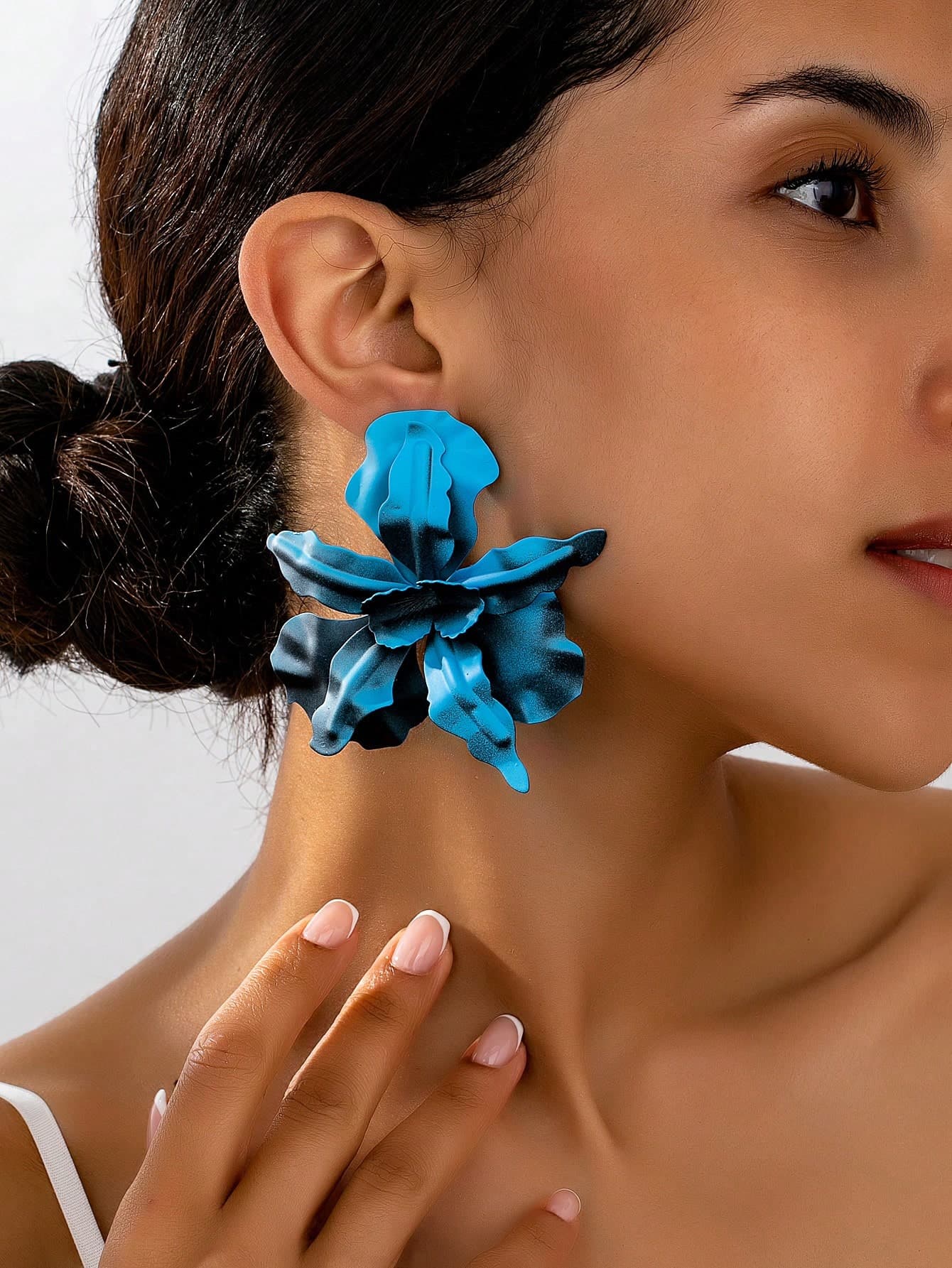 1 Pair Vacation Style Metal Flower Pendant Earrings, Suitable For Women's Daily And Party Outfits, Flower Design Is Random