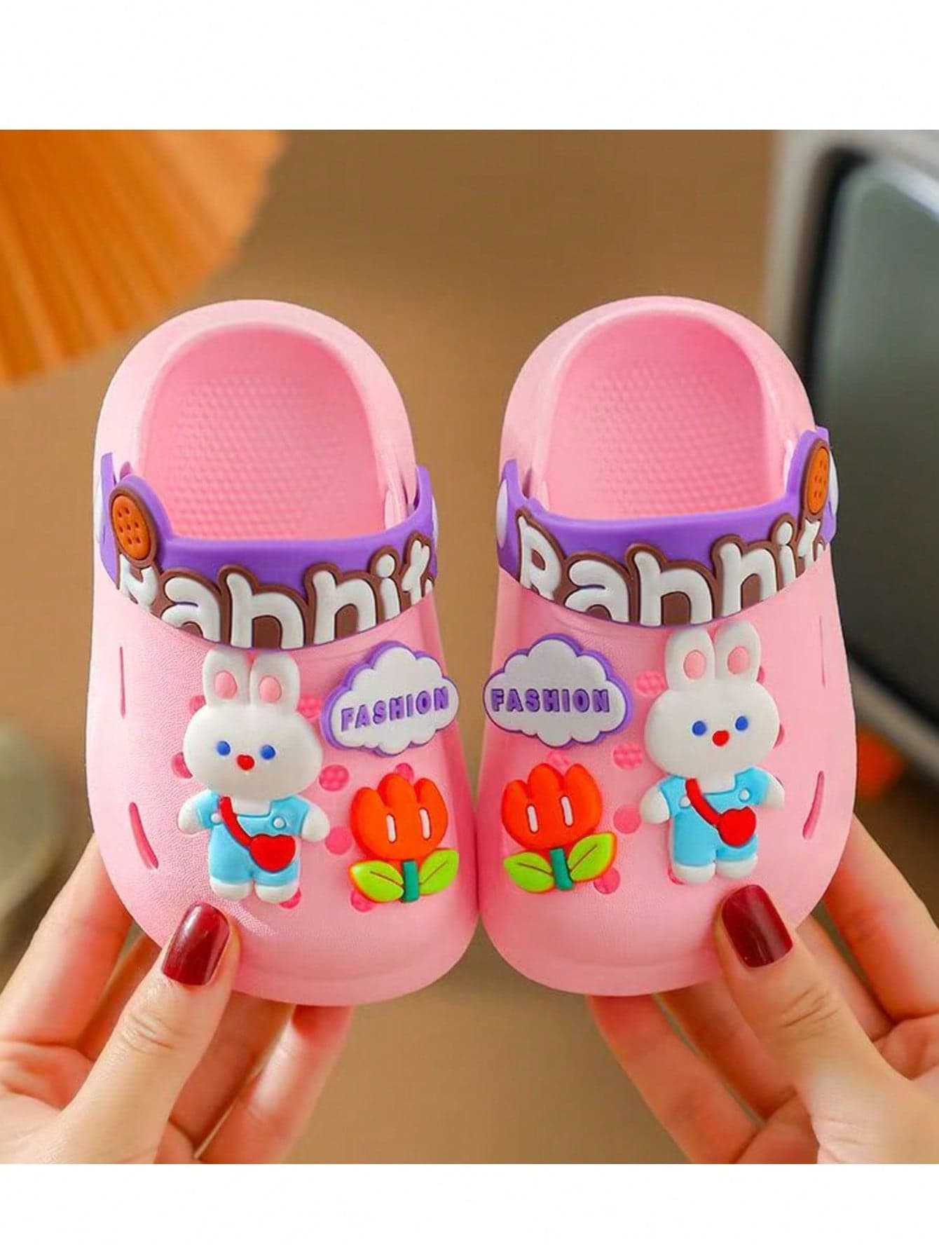 Casual Breathable Girls' Wooden Clogs With Cute Cartoon Accessories, Quick-Drying Lightweight Non-Slip, Suitable For Shower, Beach, Pool And Various Occasions, All Seasons