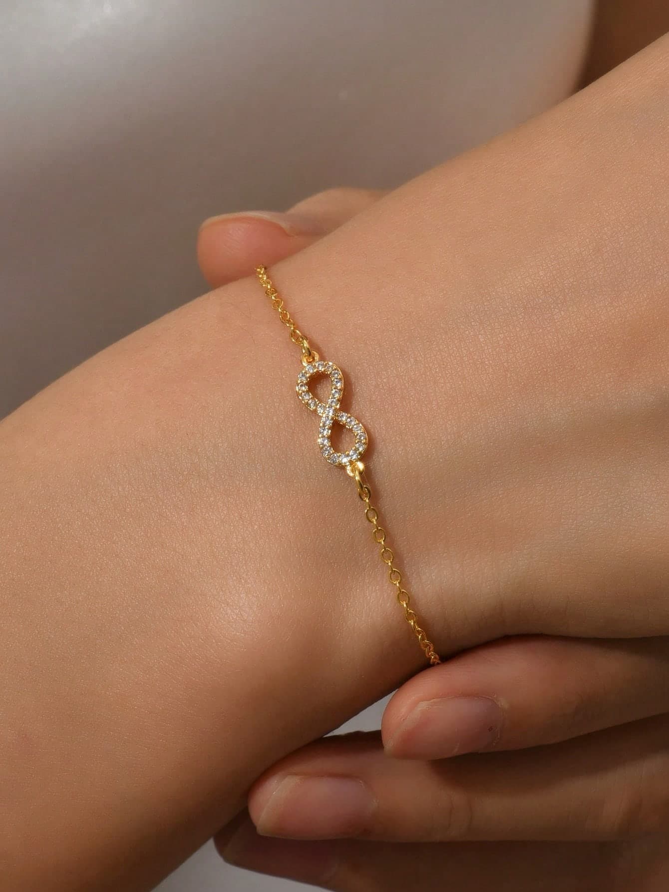 1pc Infinity Shaped Bracelet With Cubic Zirconia, Fashion Zirconia Bracelet For Women