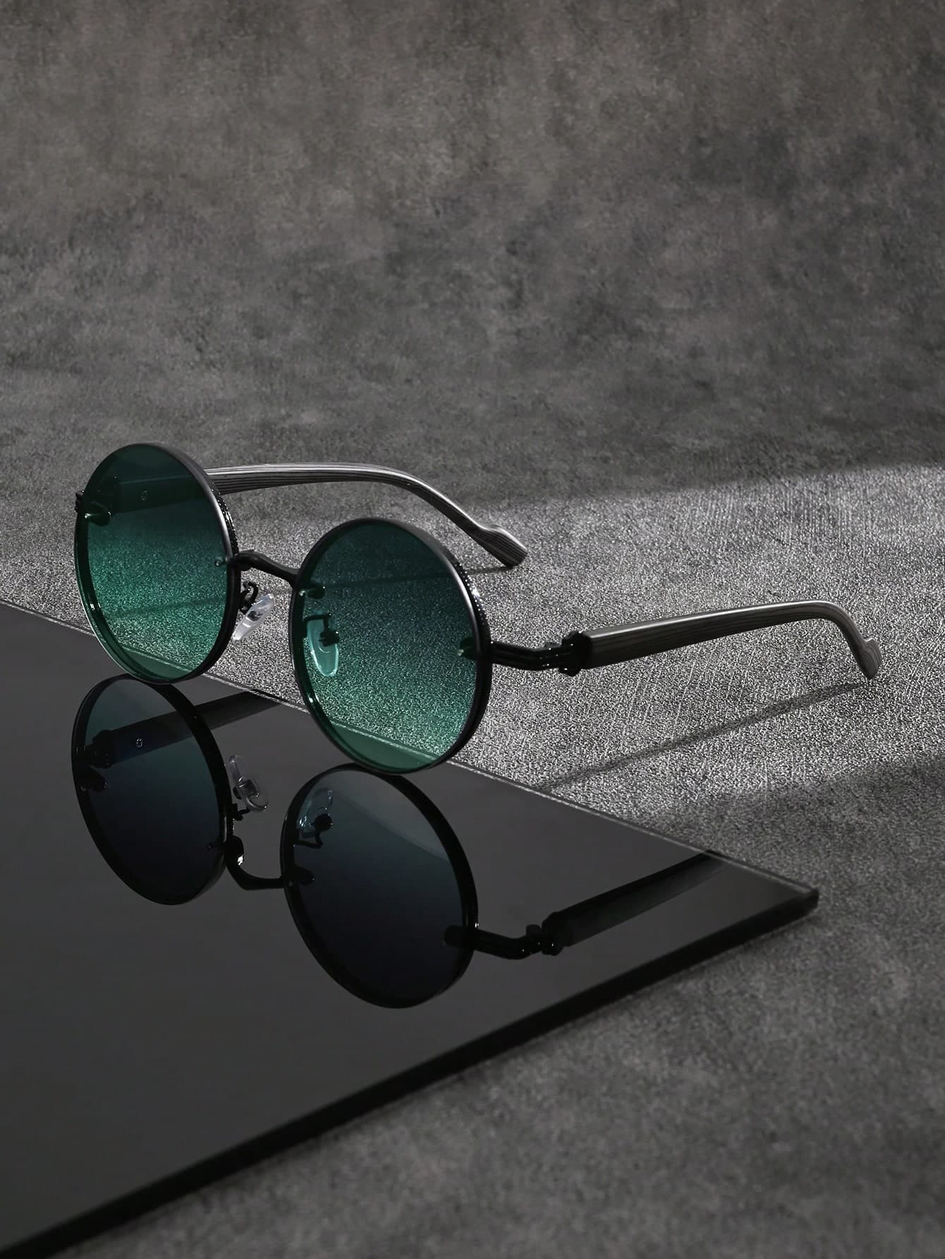 1 Pair Unisex Round Black Metal Fashion Glasses, Vintage Chic Punk Street Style Fashion Eyewear Suitable For Street Photography, Traveling, Party, Outfit, Fishing, Camping Back To School Fashionable Preppy School Look