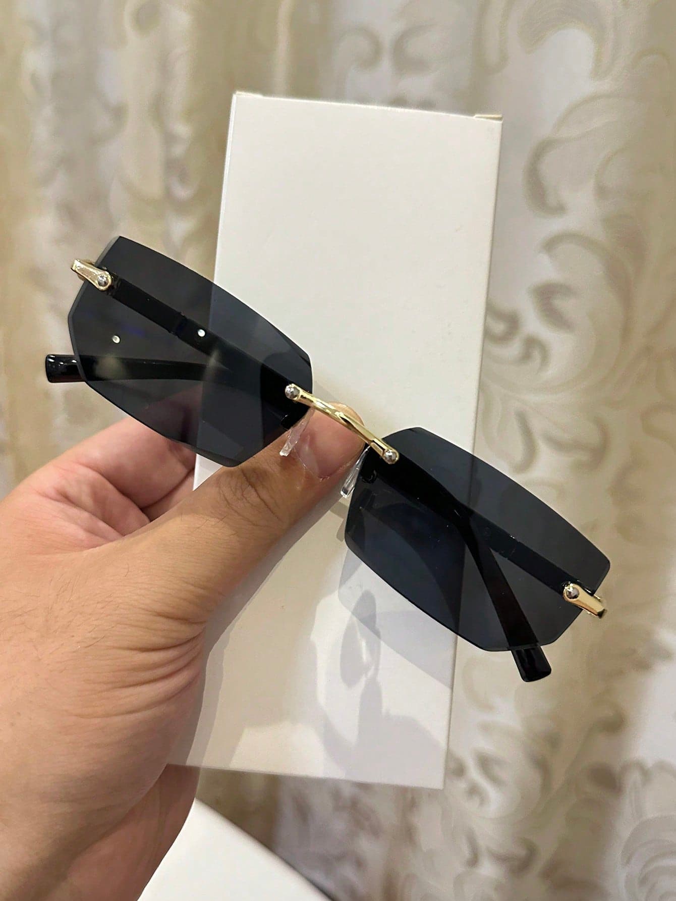 1 Pair Men's Casual Retro Frameless Square Black Fashion Glasses, Suitable For Daily Wear, Beach, Decoration And Streetwear