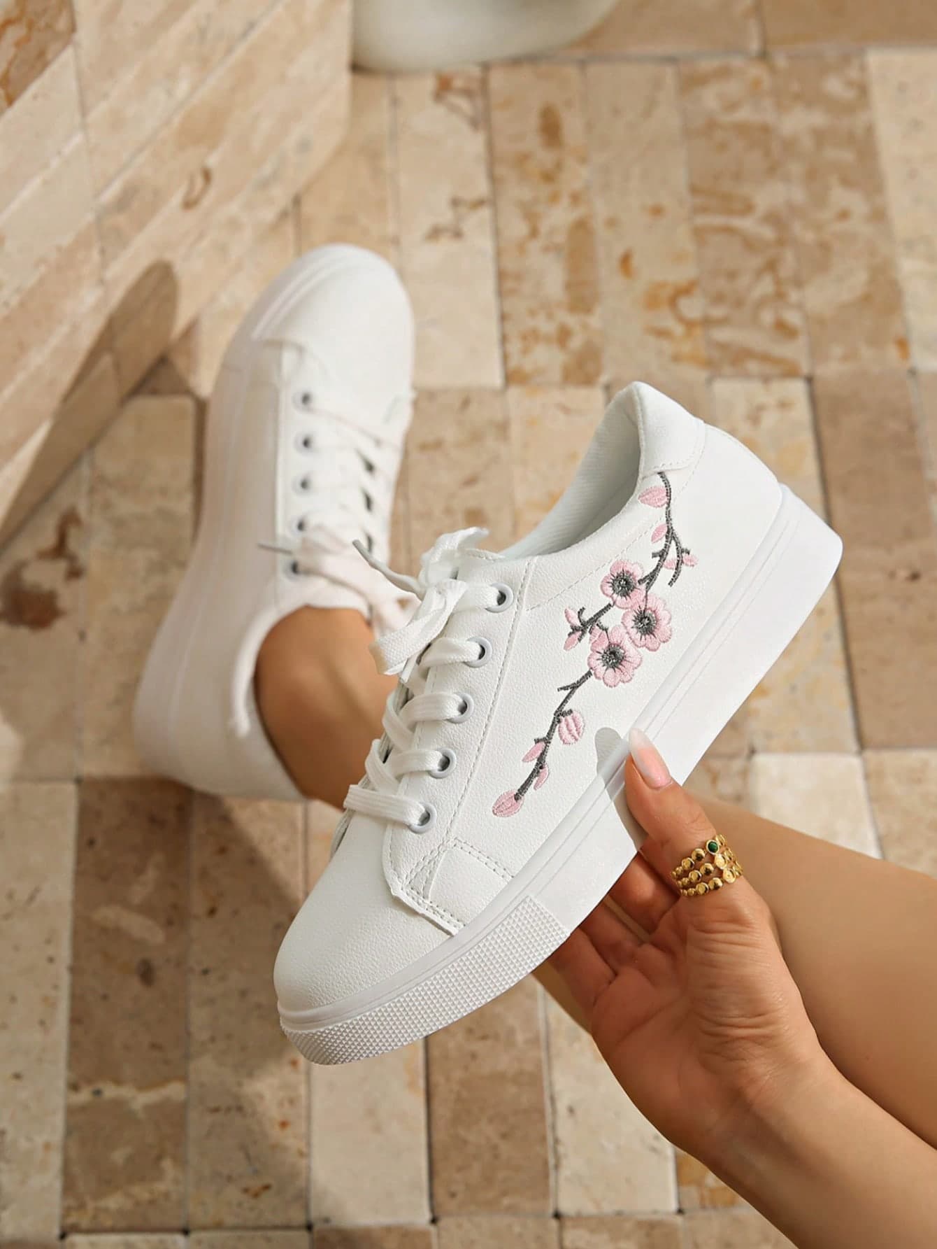 Women's Flower Print Lace-Up Flat Sneakers, Durable Outdoor Sports Skate Shoes, Low-Top Lightweight Comfortable Casual Athletic Shoes