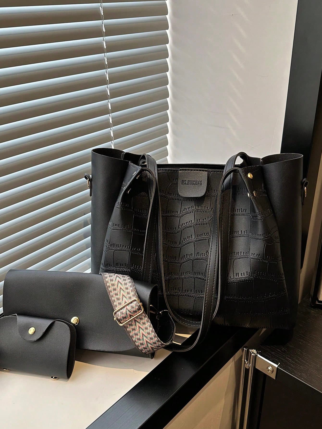 Minimalist Fashion Patchwork PU Tote Bag, Colorblock Buckle Decor, Large Capacity Practical Versatile 3-Piece Set, Crossbody Small Bag, Coin Purse, Suitable For Daily Commute, Shopping, All Season, Preferred For Women Pursuing Practical Minimalist Style
